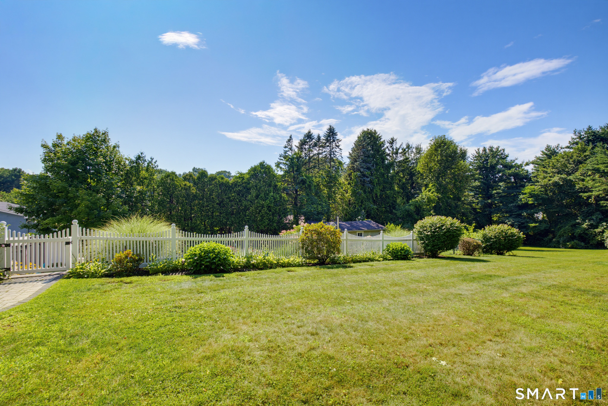97 Nutmeg Drive photo 37