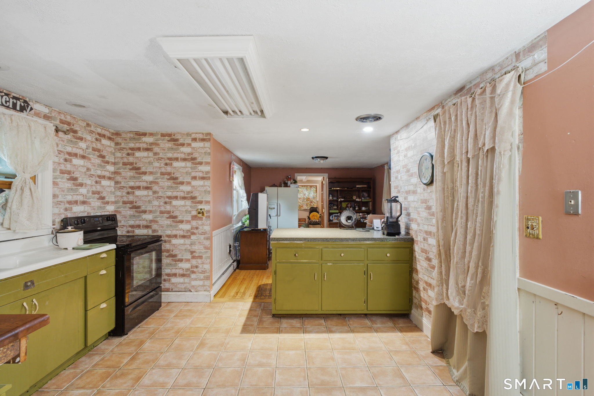 170 Rockwell Avenue photo 9