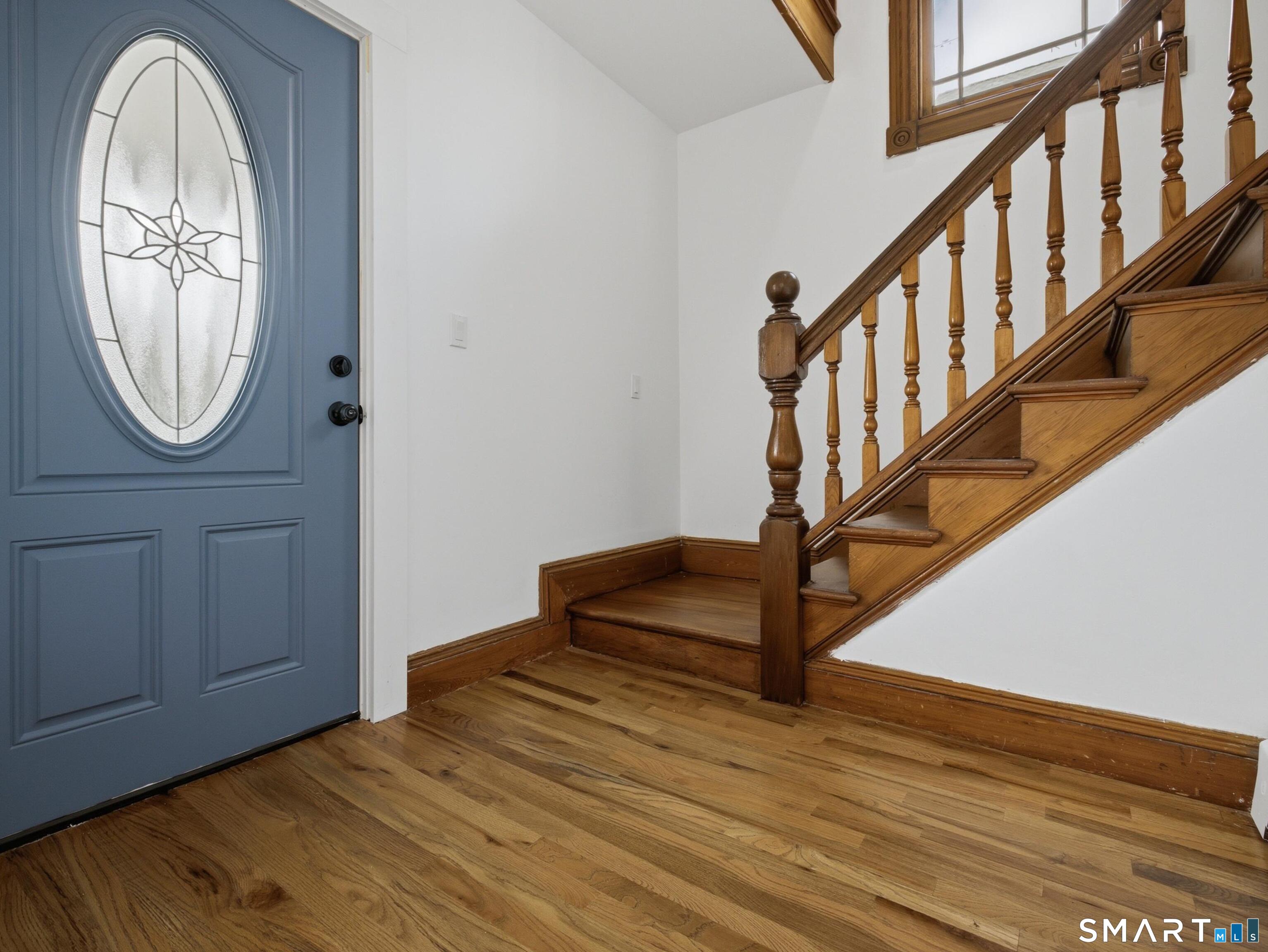 35 Moore Avenue photo 2
