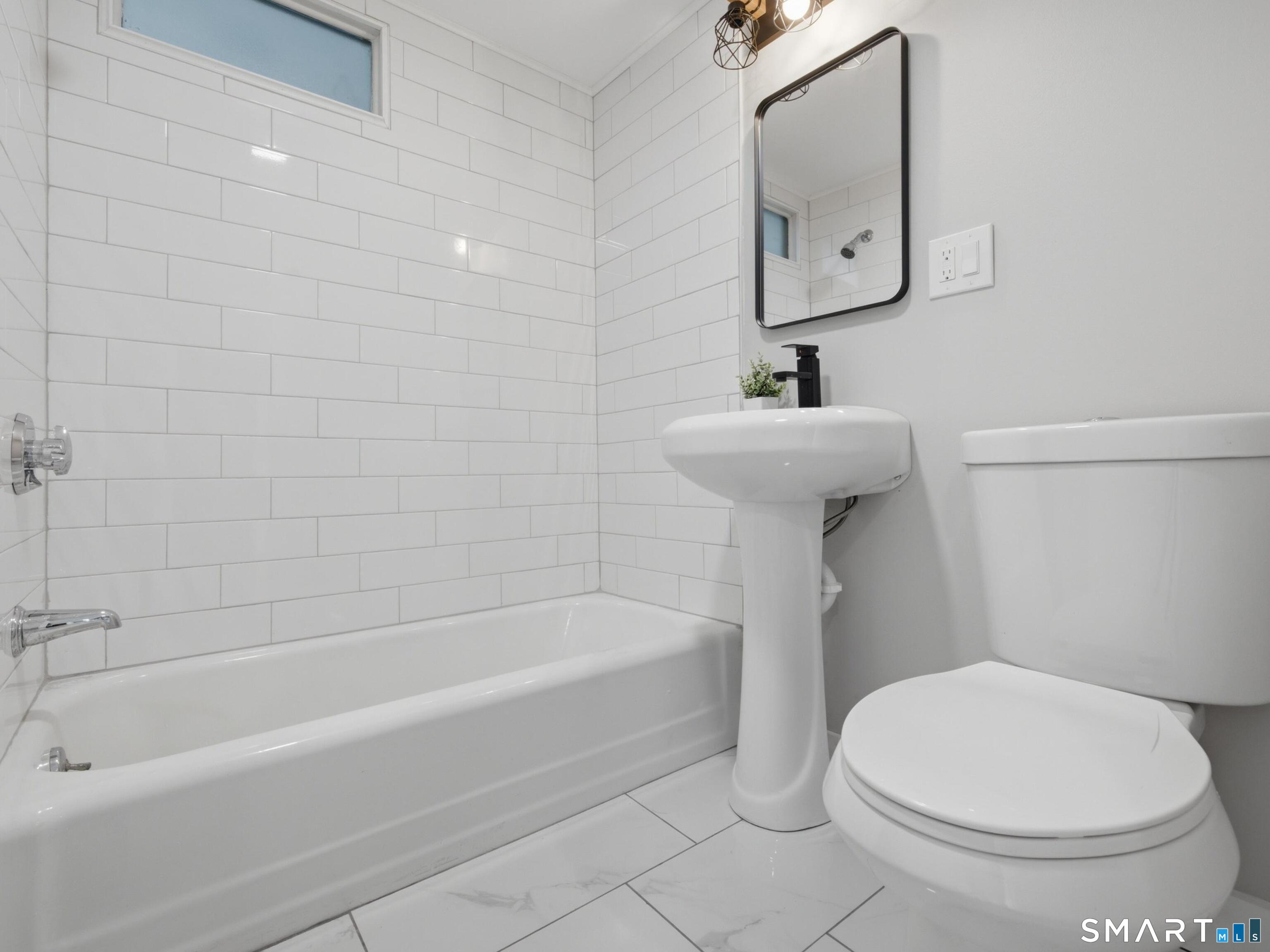 35 Moore Avenue photo 16
