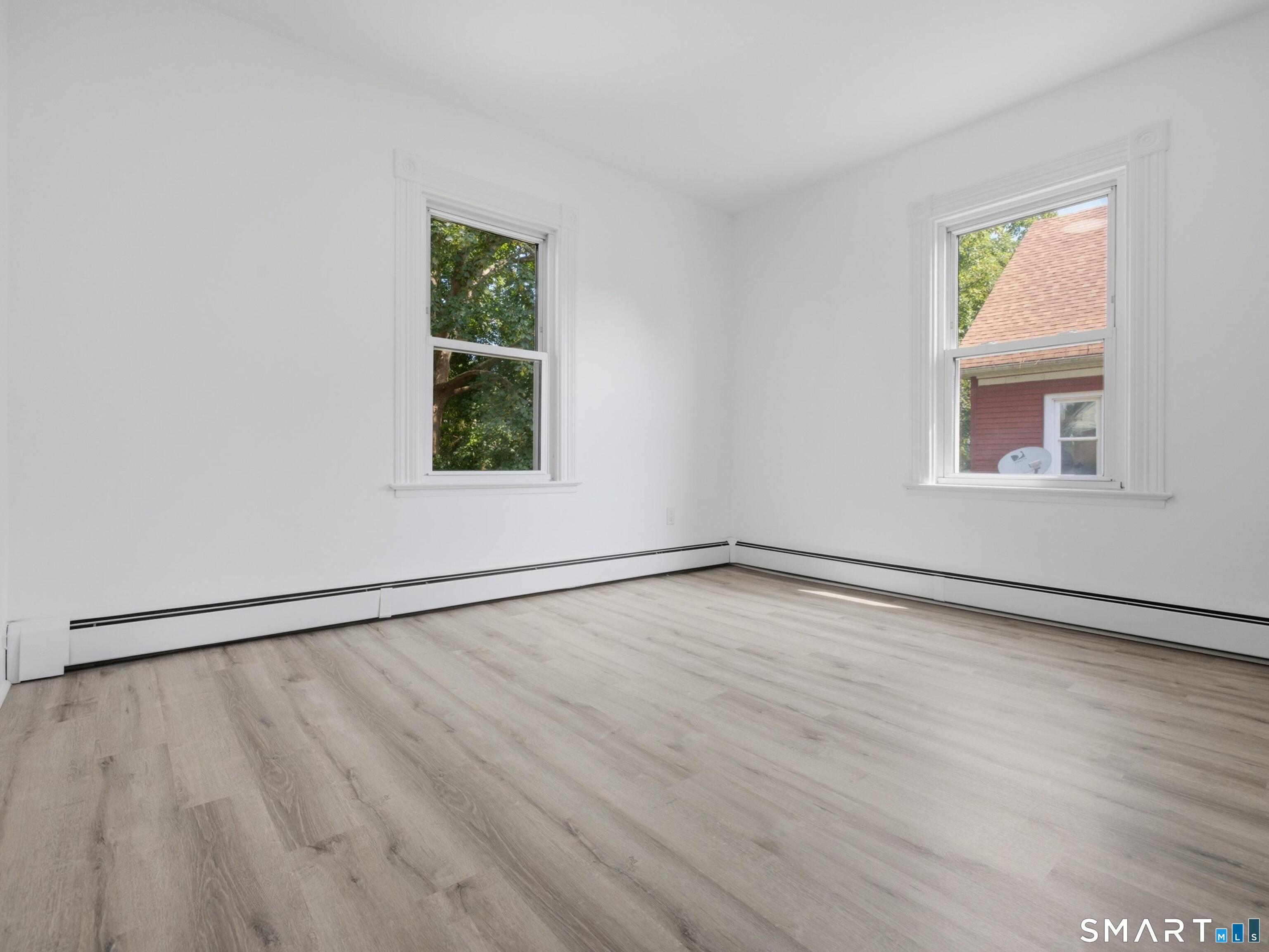 35 Moore Avenue photo 20