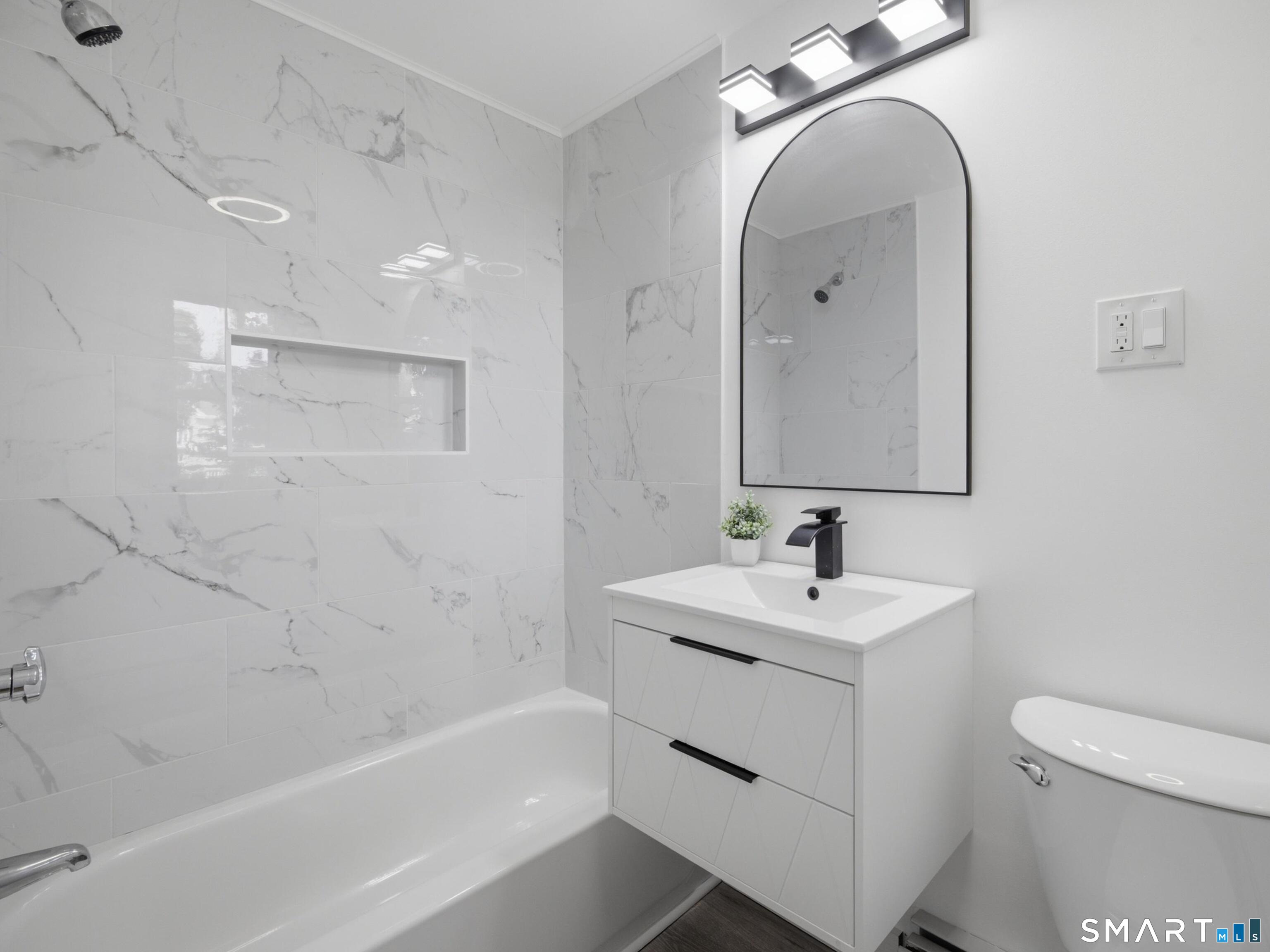 35 Moore Avenue photo 4