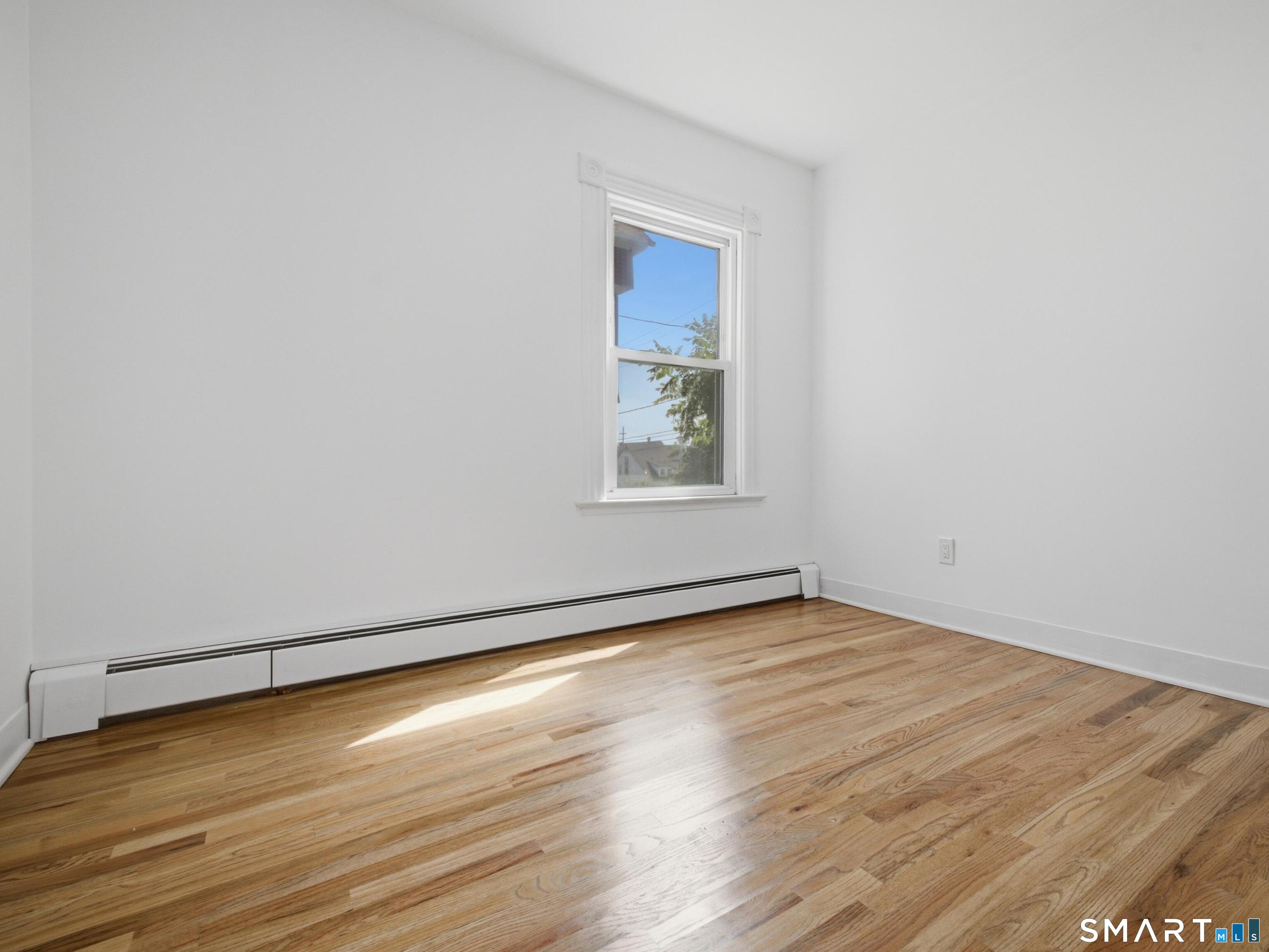 35 Moore Avenue photo 17