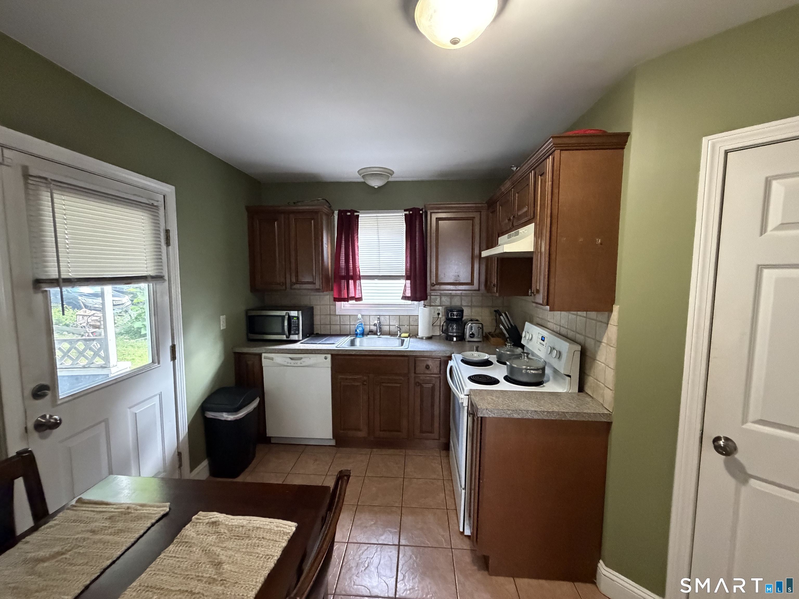 47 Lounsbury Street photo 8