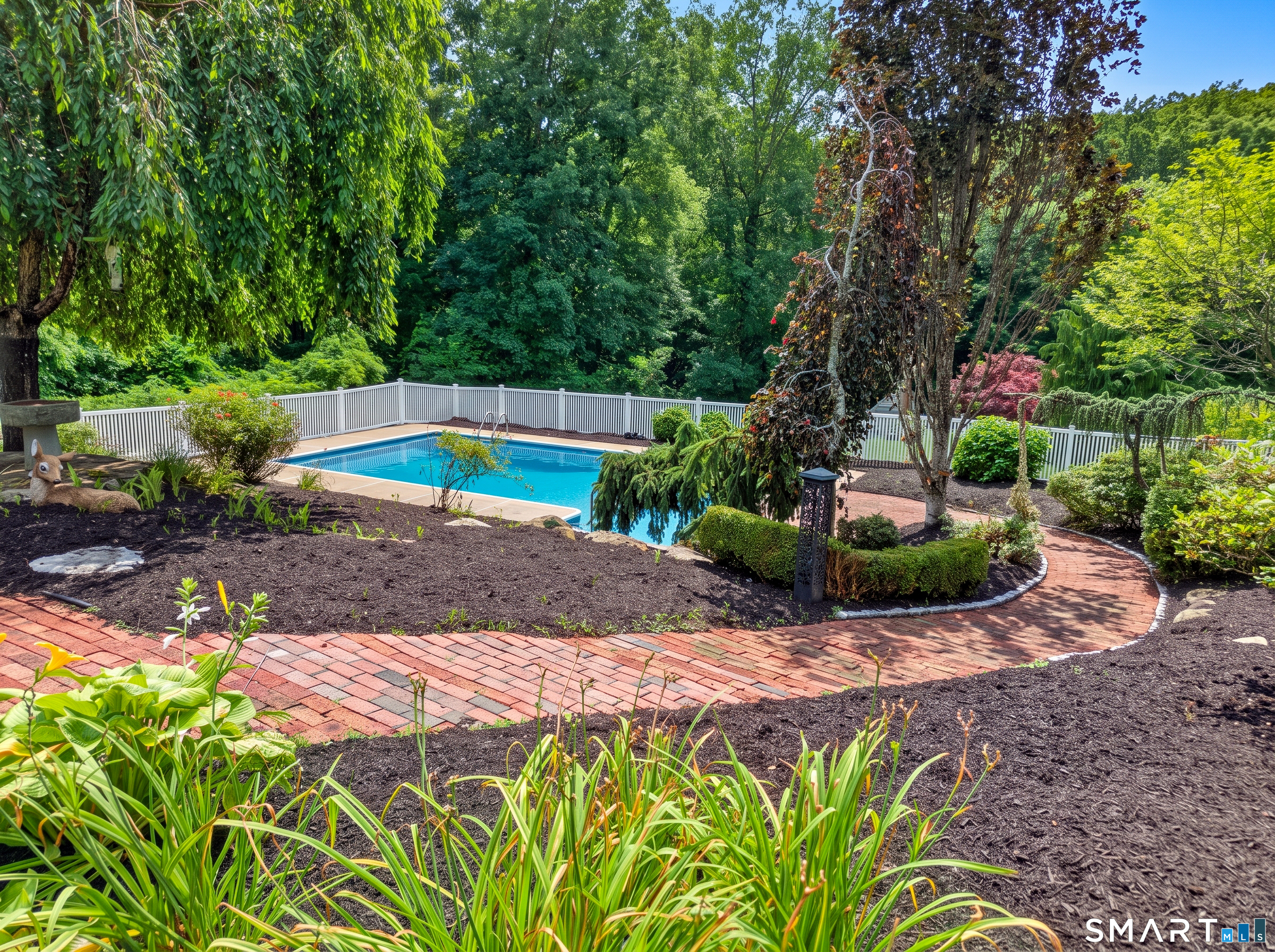 16 Cardinal Road photo 39