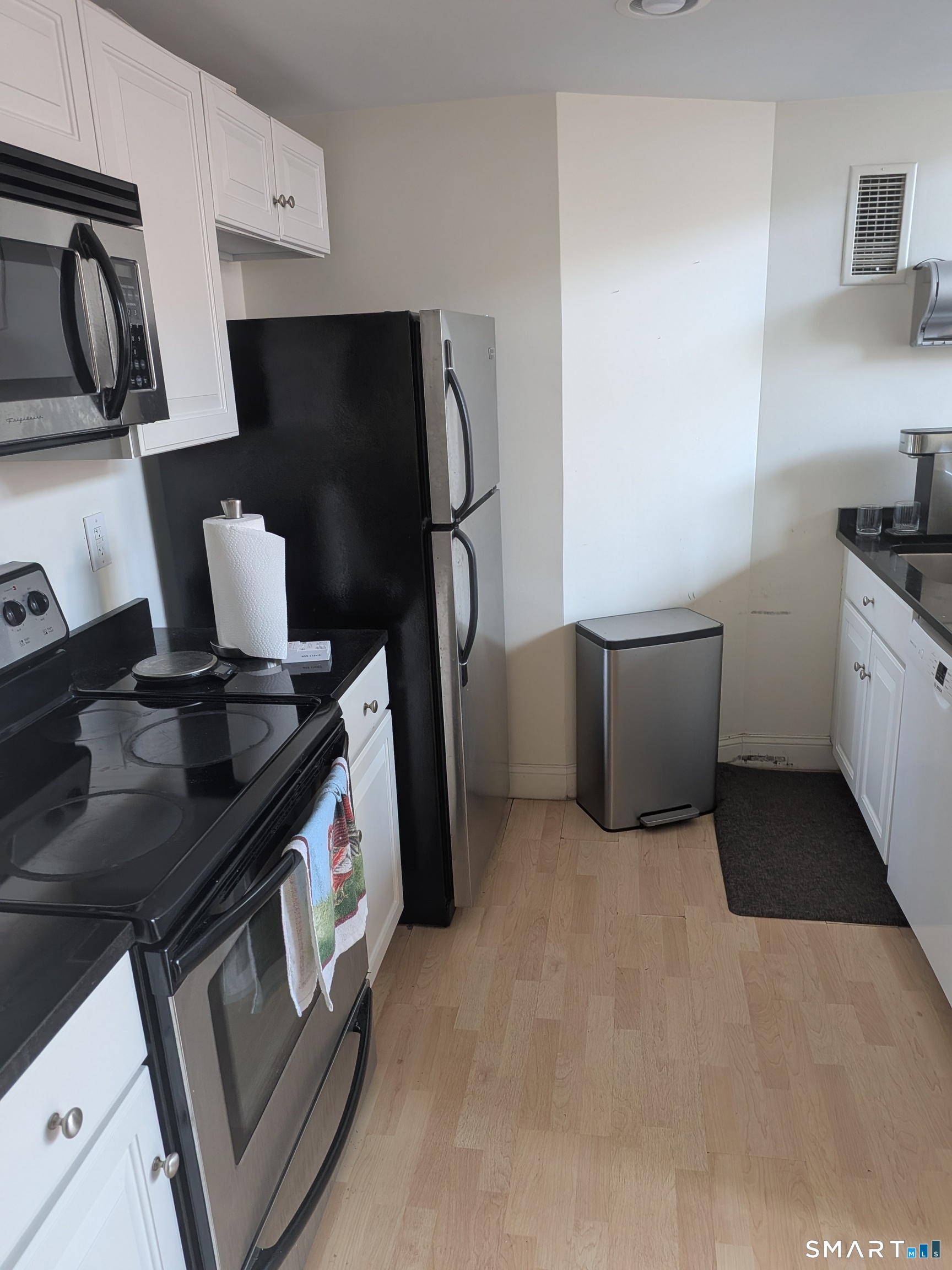 2nd image of 124 Court St #5, New Haven, CT 06511 | MLS# 24196144