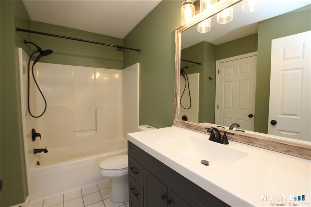 Foto 8 de Condominio en renta en 22 Main Street #5-32, Danbury, CT — $2,750/mes