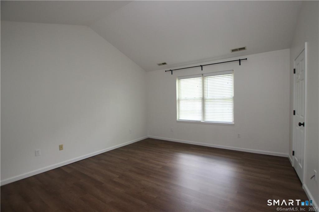 Foto 7 de Condominio en renta en 22 Main Street #5-32, Danbury, CT — $2,750/mes