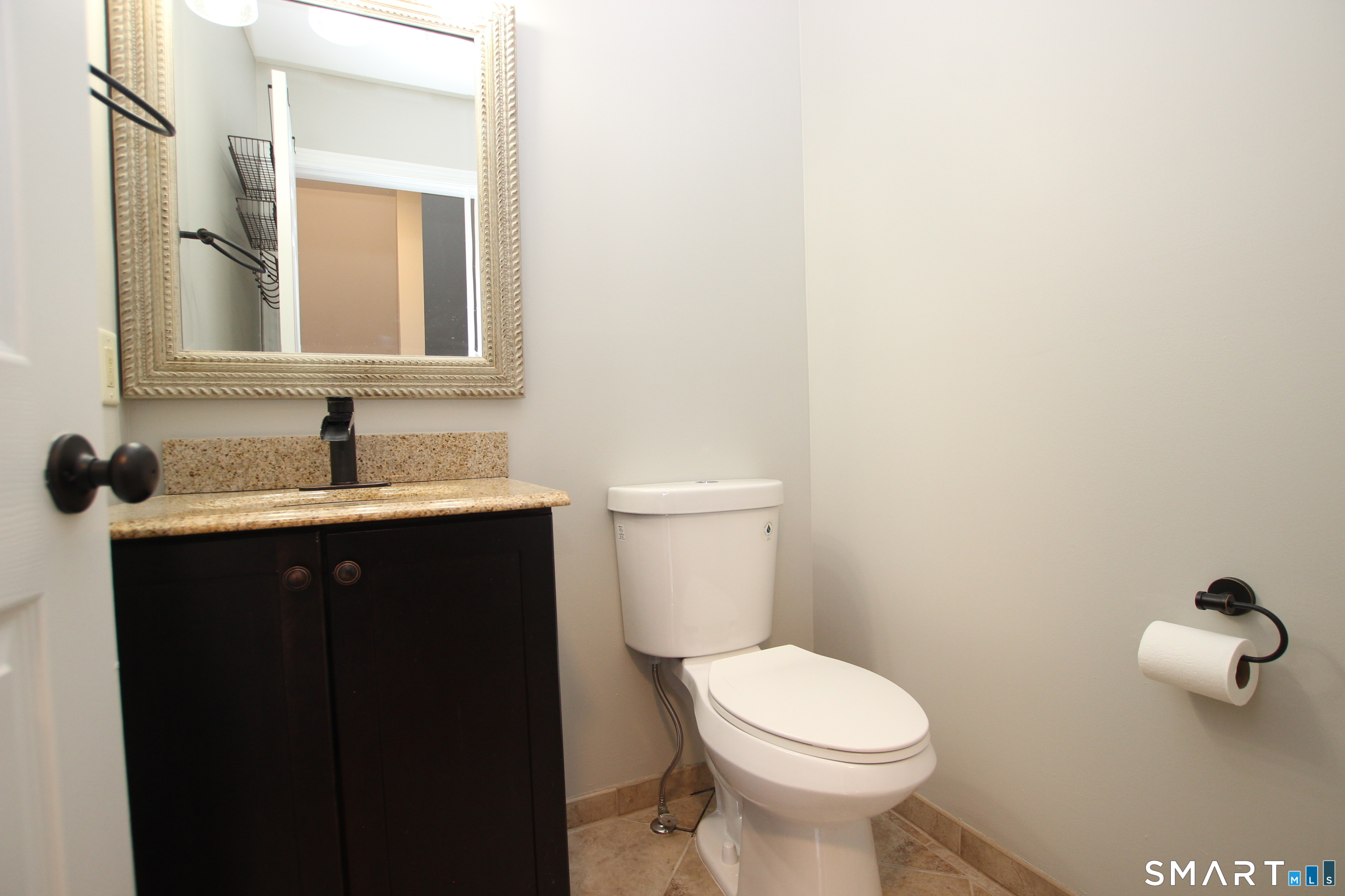 Foto 6 de Condominio en renta en 22 Main Street #5-32, Danbury, CT — $2,750/mes