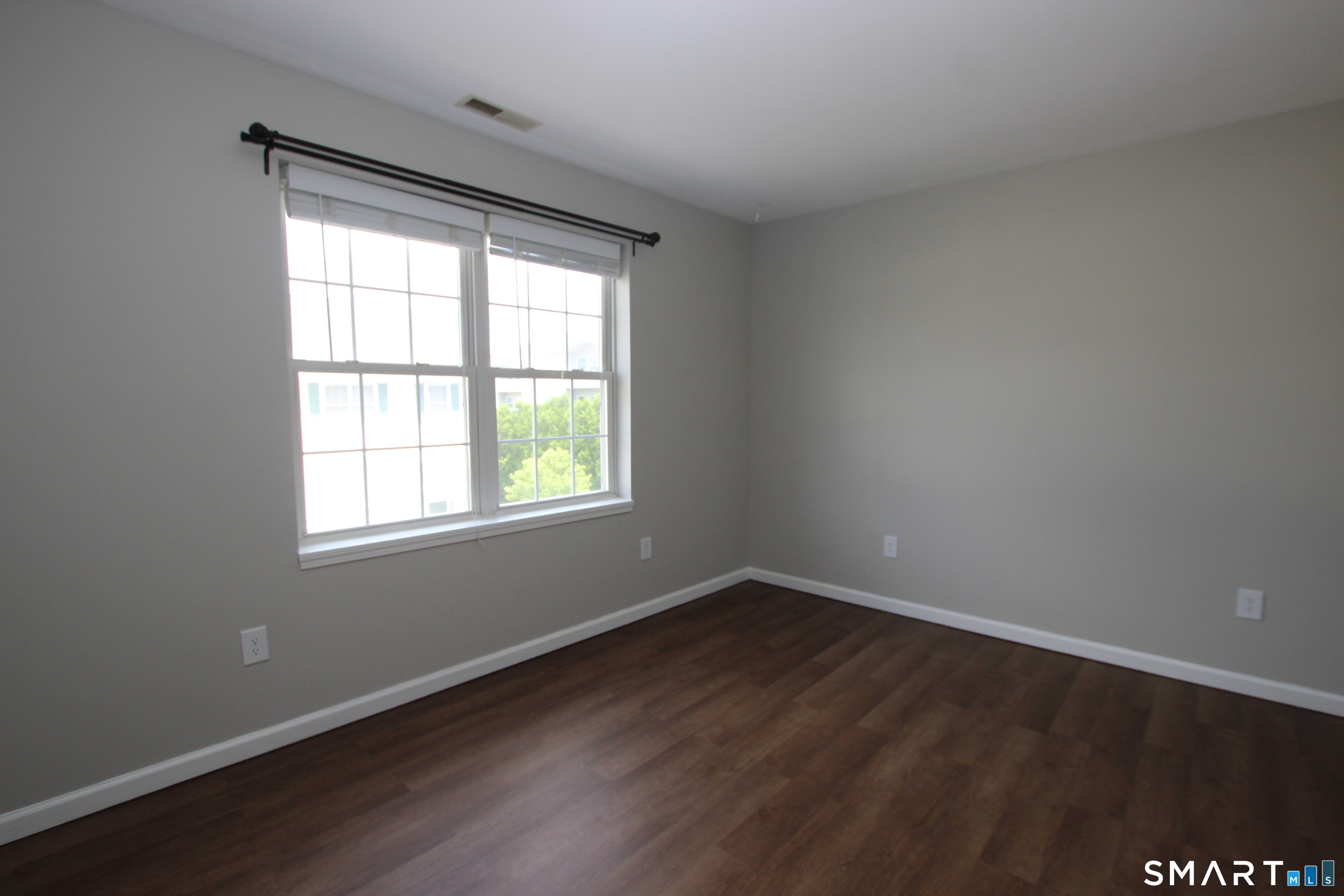 Foto 9 de Condominio en renta en 22 Main Street #5-32, Danbury, CT — $2,750/mes