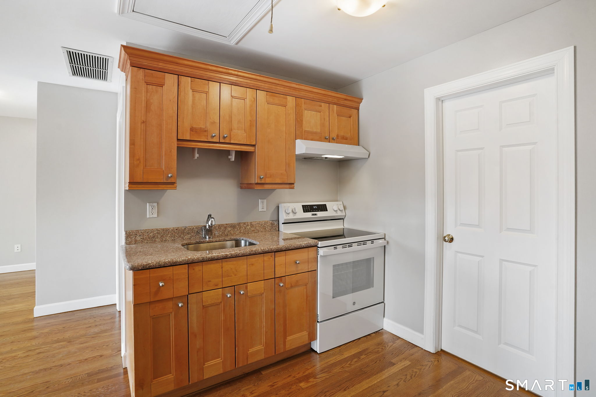 13 South Street photo 8