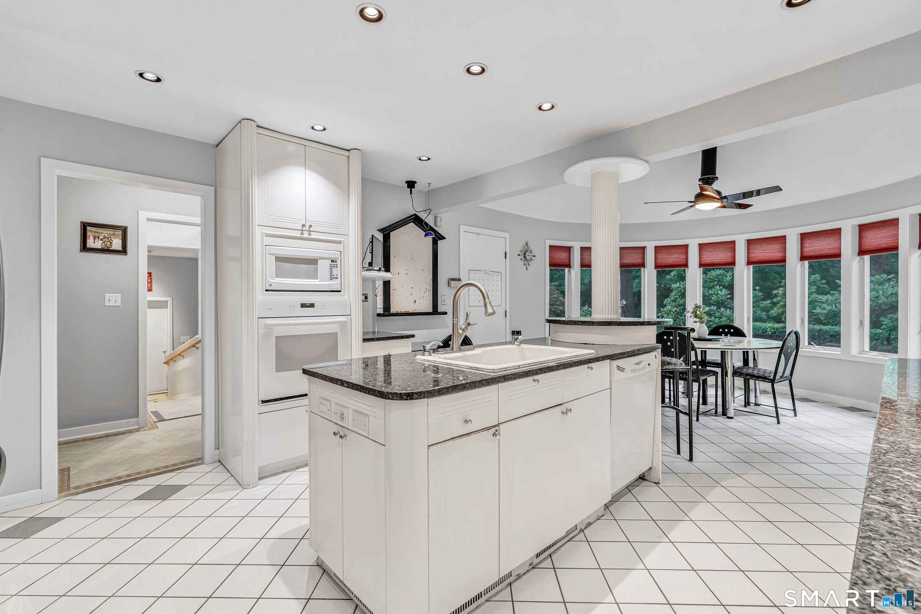 205 Stoneleigh Square photo 11