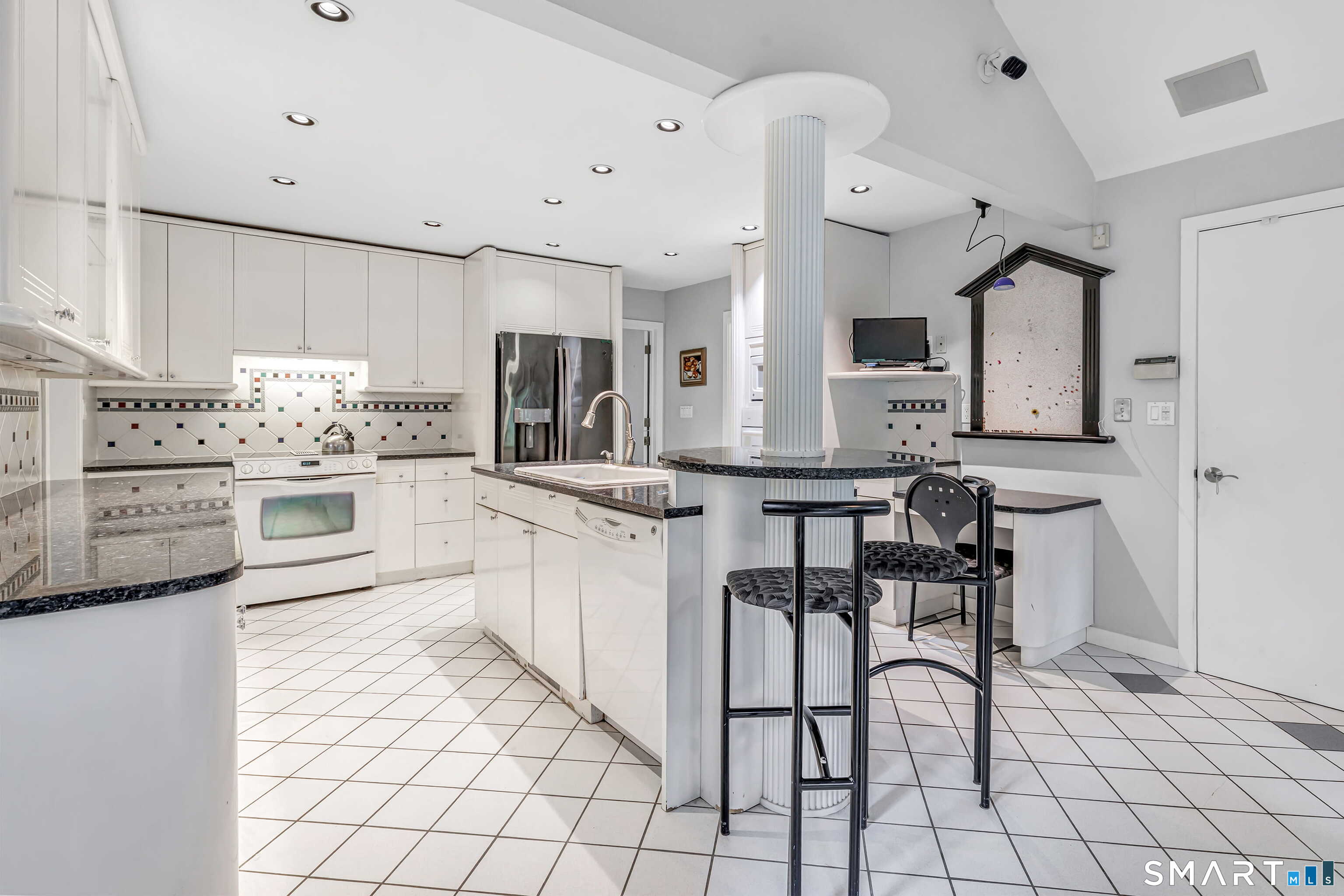 205 Stoneleigh Square photo 14