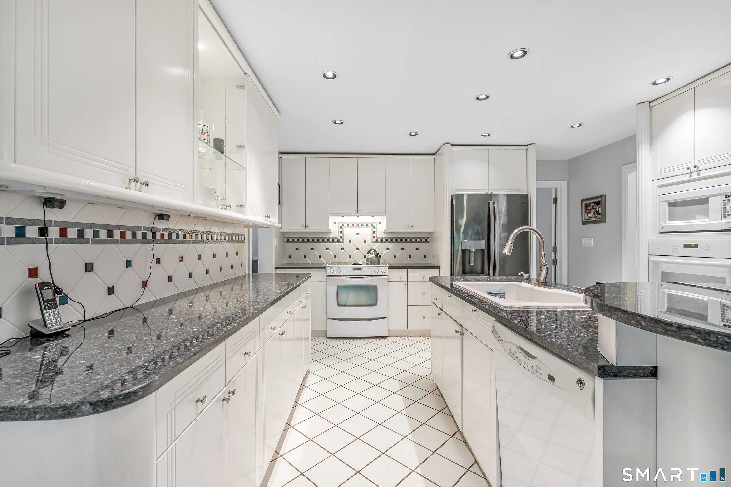 205 Stoneleigh Square photo 13