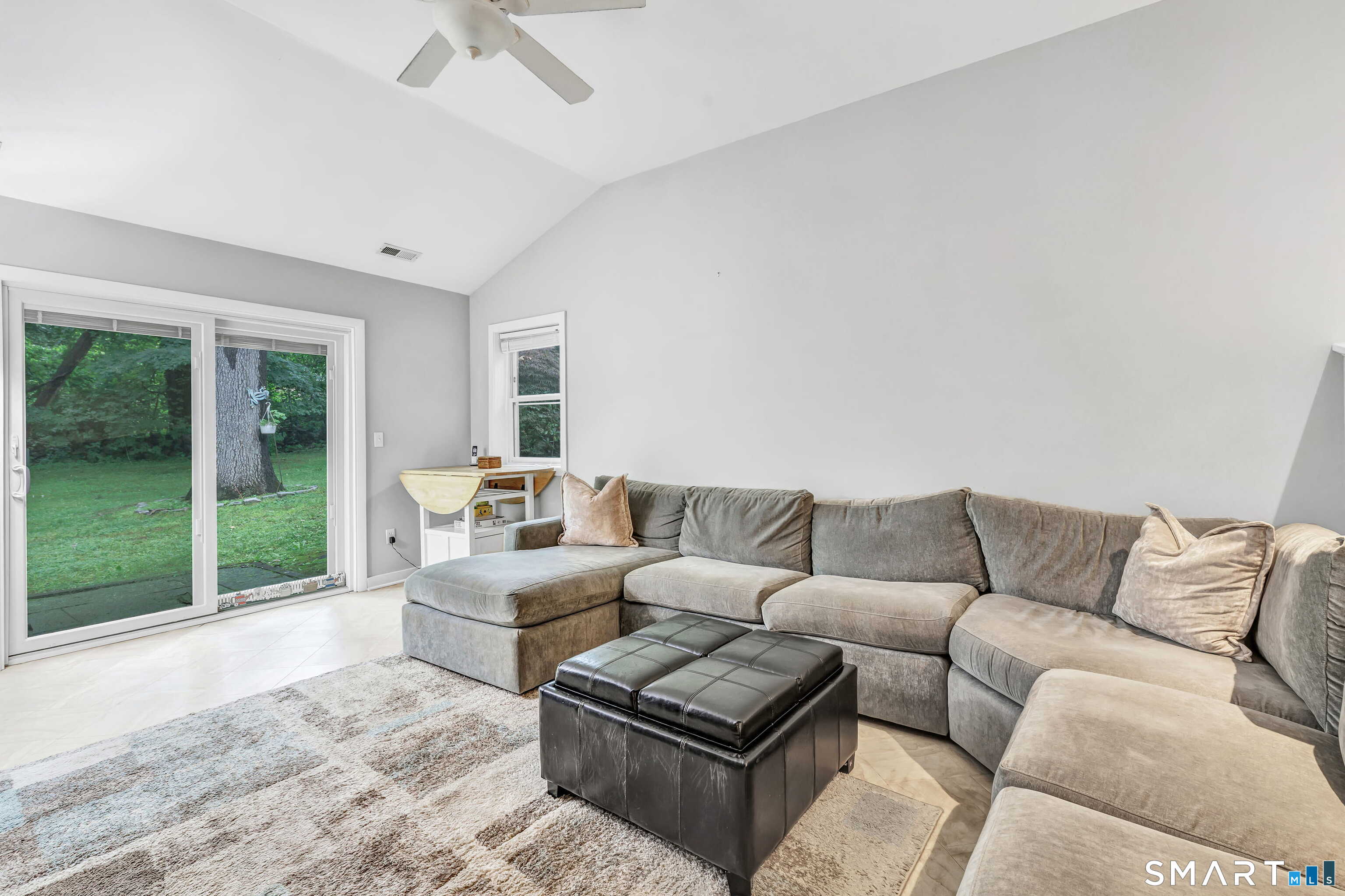 205 Stoneleigh Square photo 22