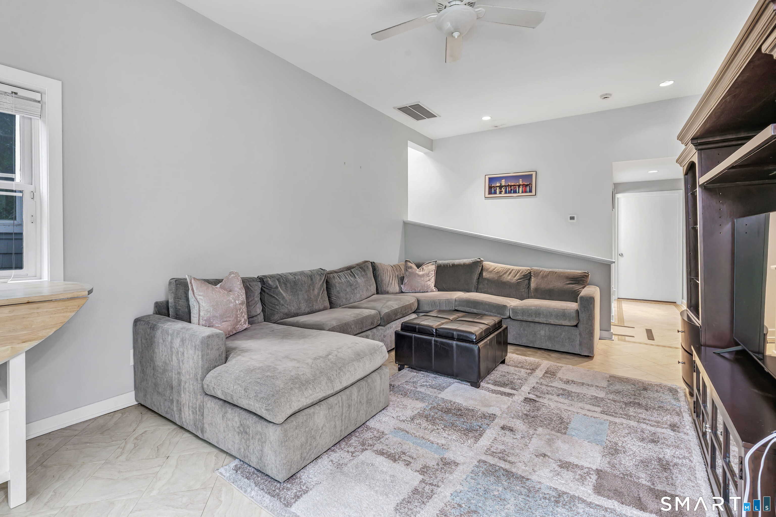 205 Stoneleigh Square photo 23