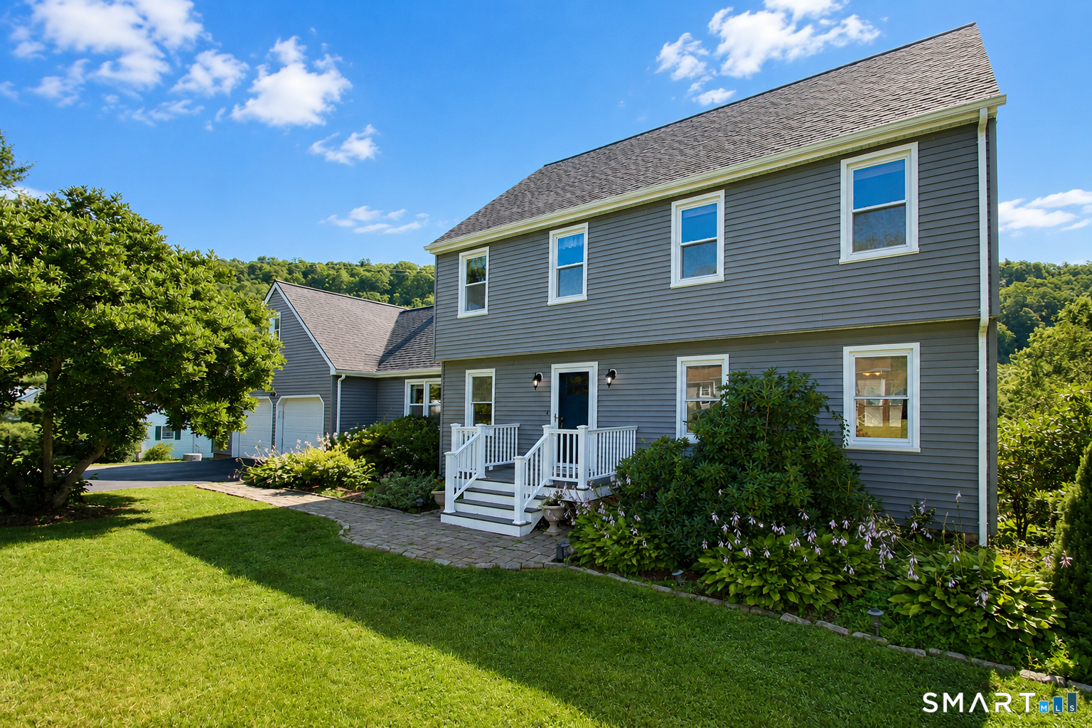 31 Cliffside Drive photo 3