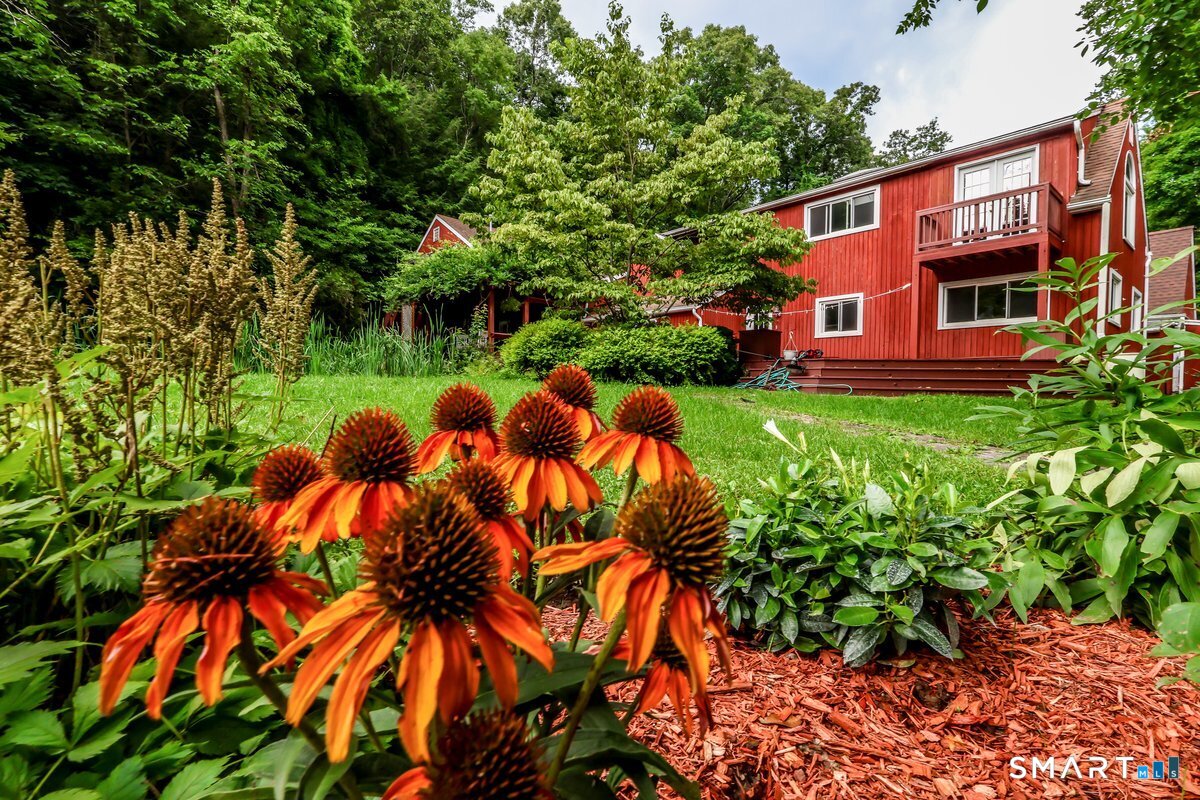 66 Taylor Road photo 2