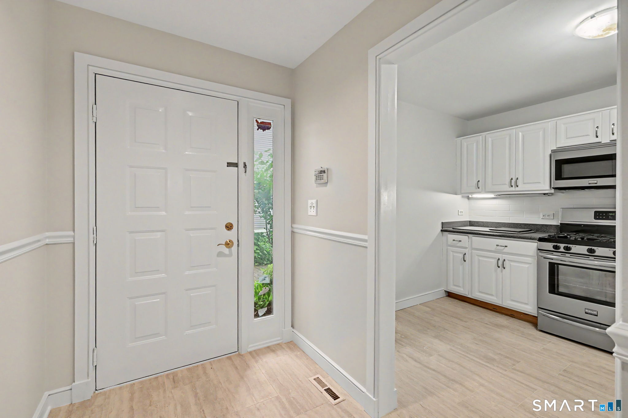 453 East Putnam Avenue, Greenwich, Connecticut photo 3