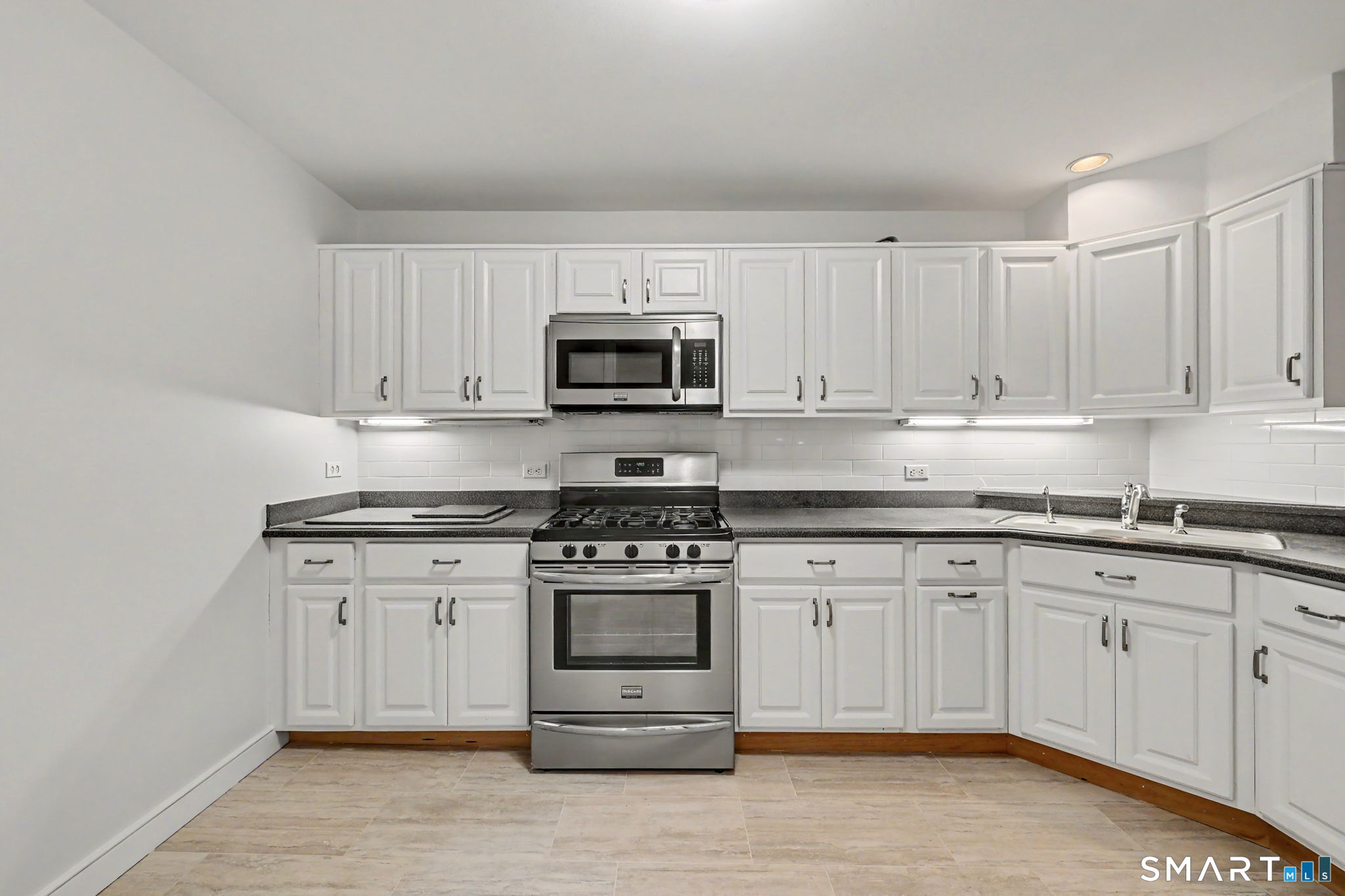 453 East Putnam Avenue, Greenwich, Connecticut photo 4