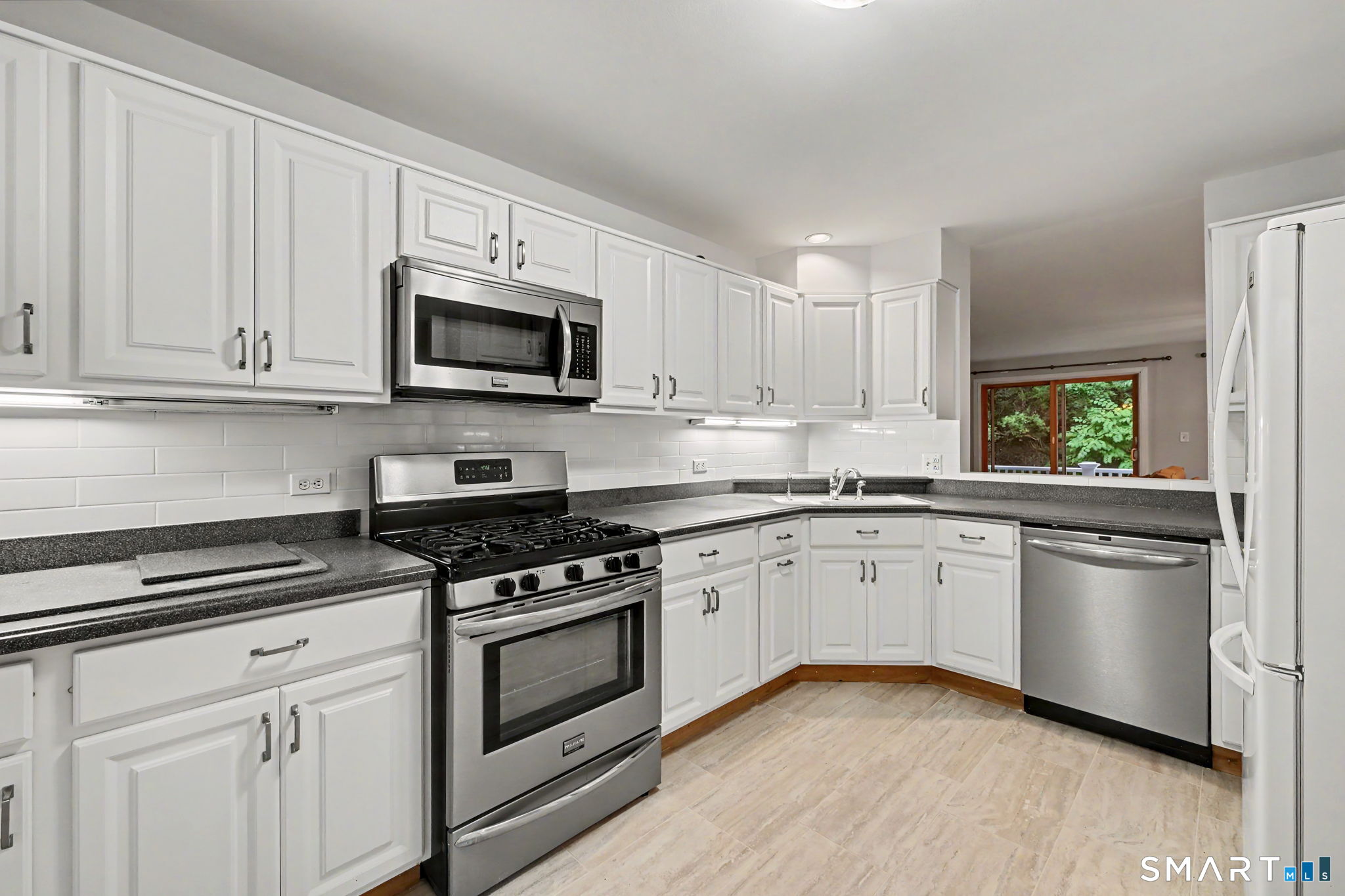 453 East Putnam Avenue, Greenwich, Connecticut photo 5
