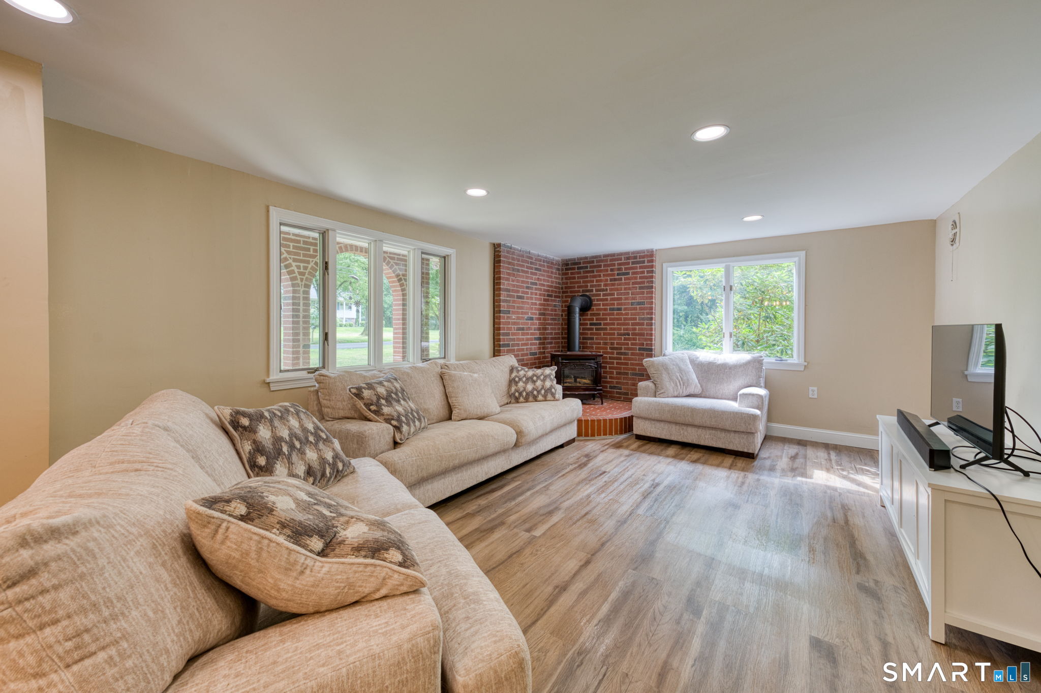 1010 Strong Road photo 5