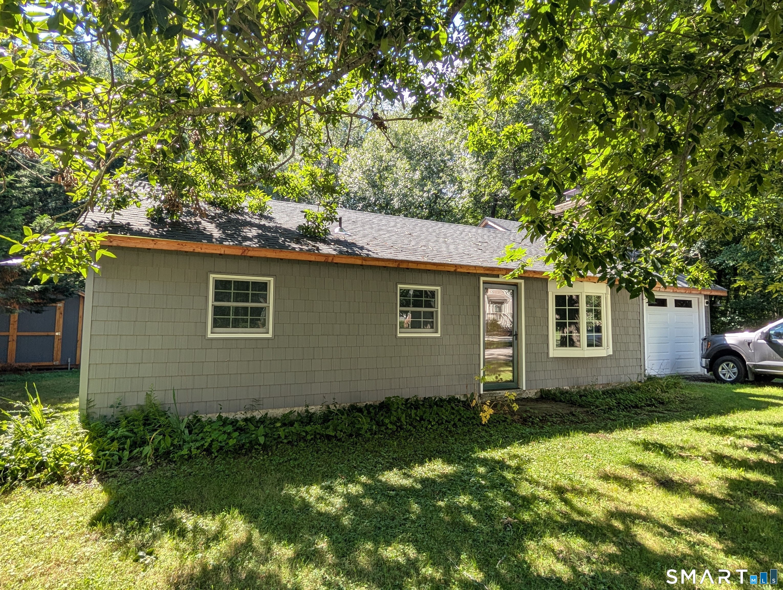 110 Laurelwood Drive photo 2