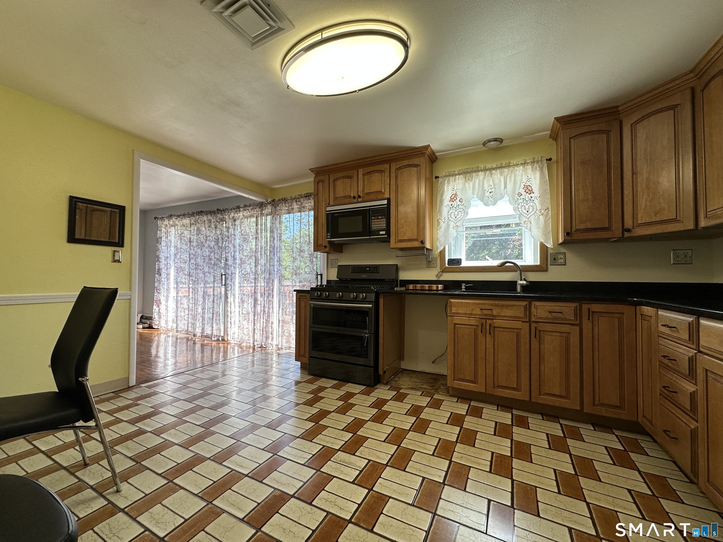 99 Glenwood Drive photo 6