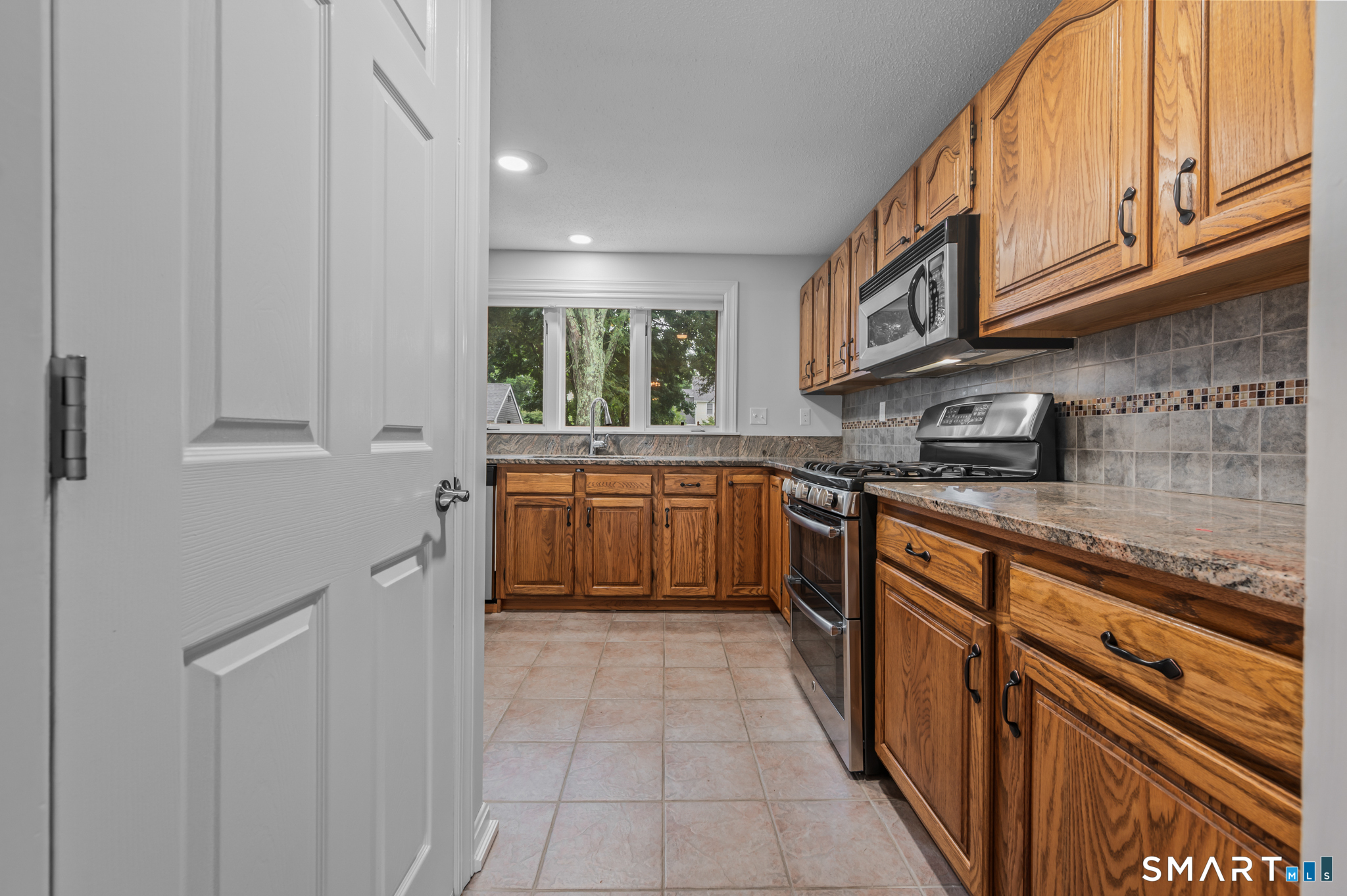 36 Charter Oak Square Unit #D photo 8