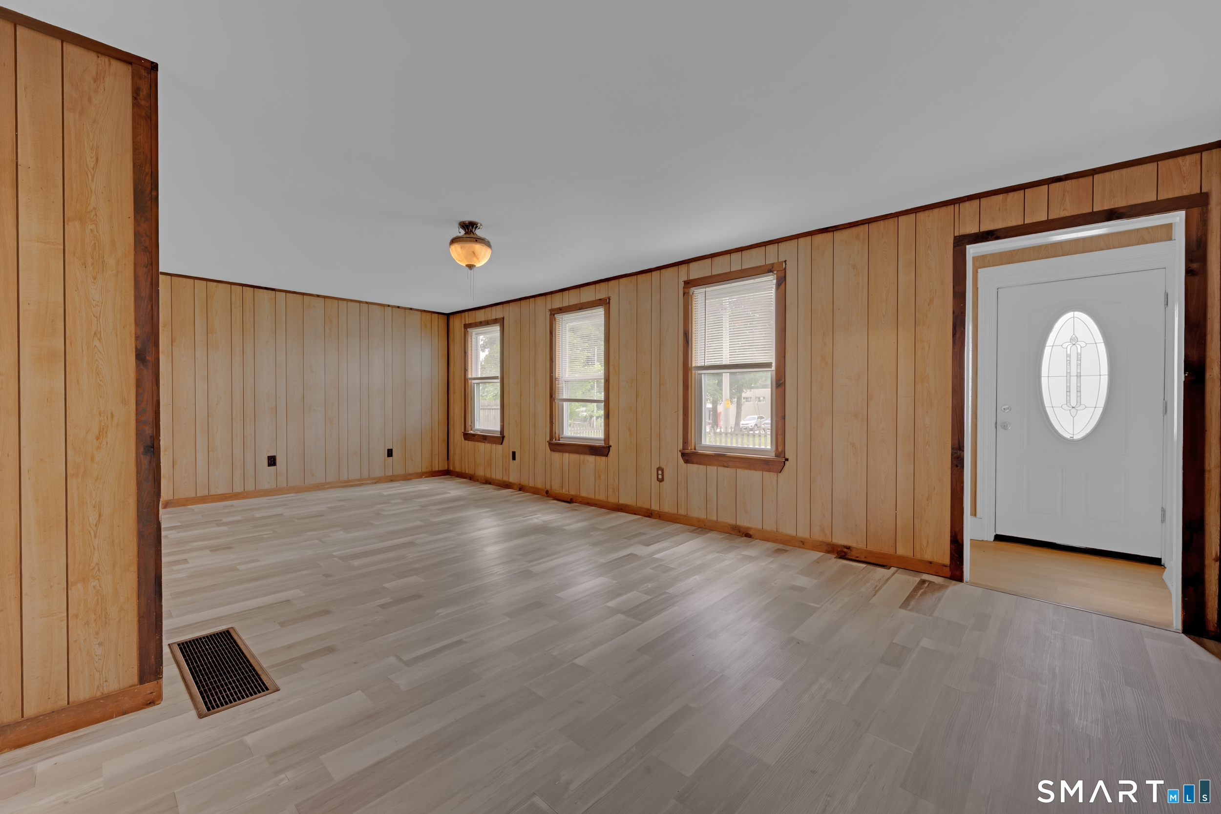 81-83 Community Avenue photo 4