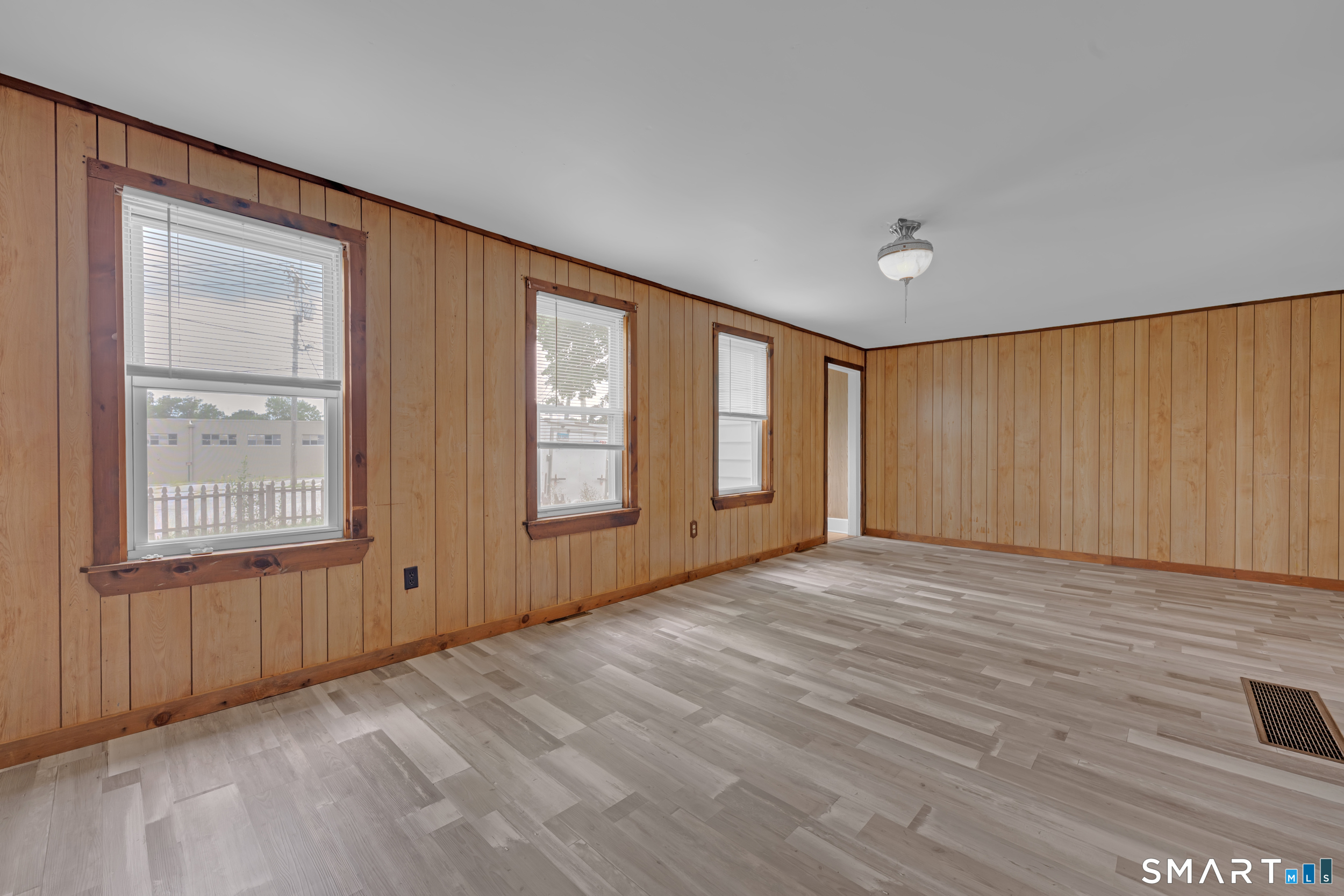 81-83 Community Avenue photo 5