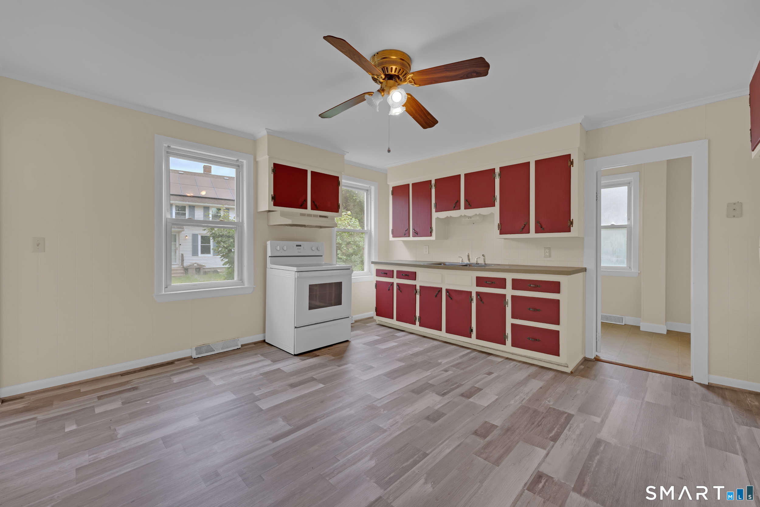 81-83 Community Avenue photo 6