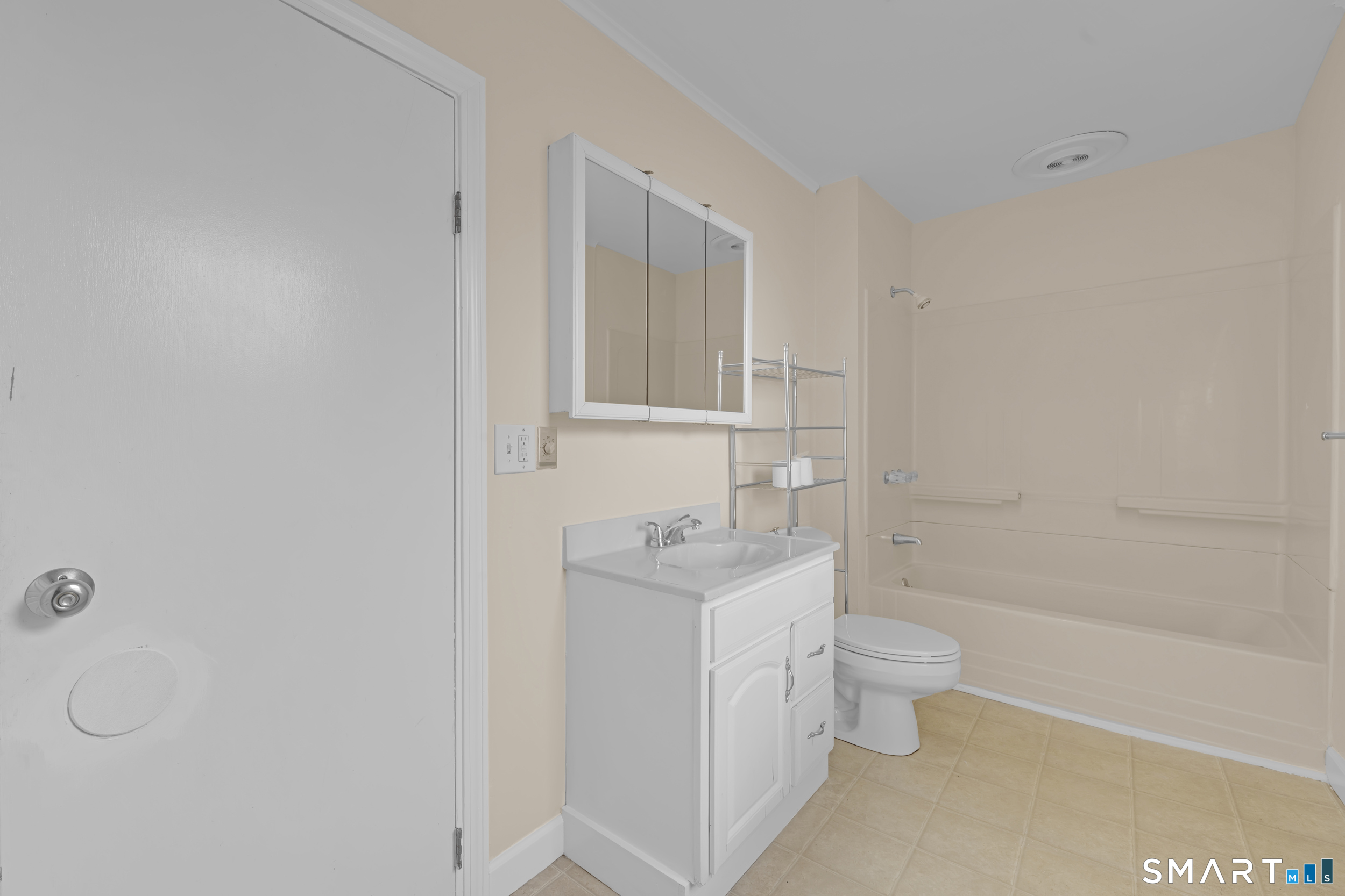 81-83 Community Avenue photo 9