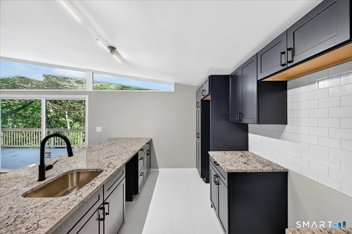 46 Pigeon Swamp Road photo 11