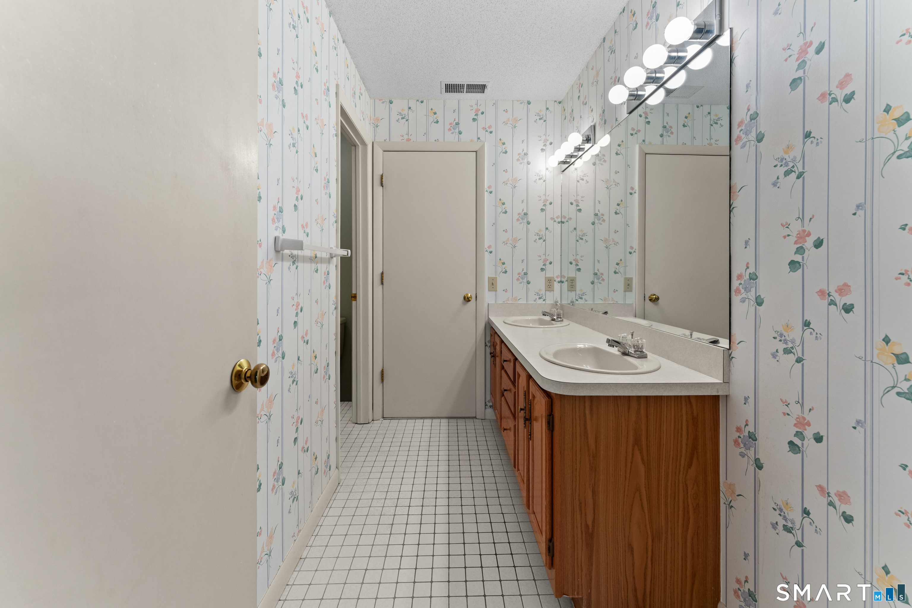 675 Newfield Street  Unit #9 photo 13