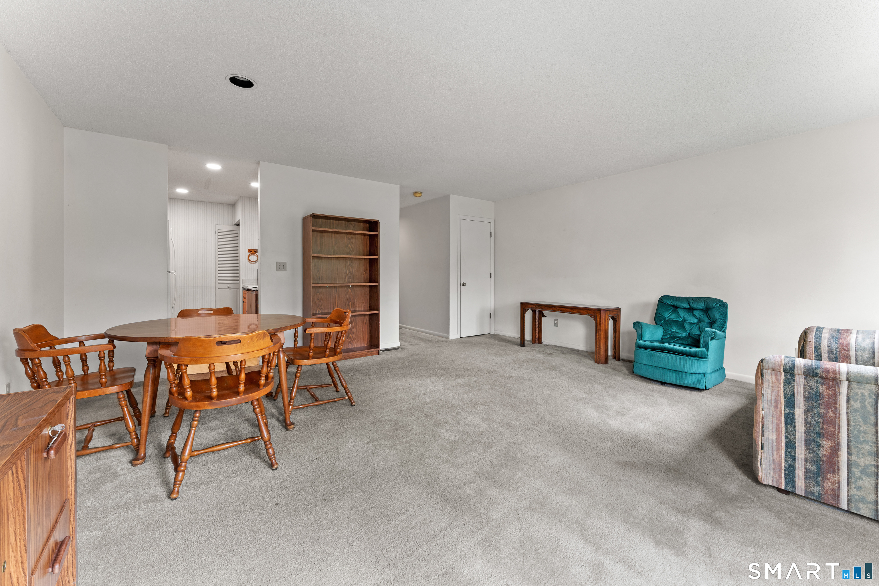 675 Newfield Street  Unit #9 photo 3