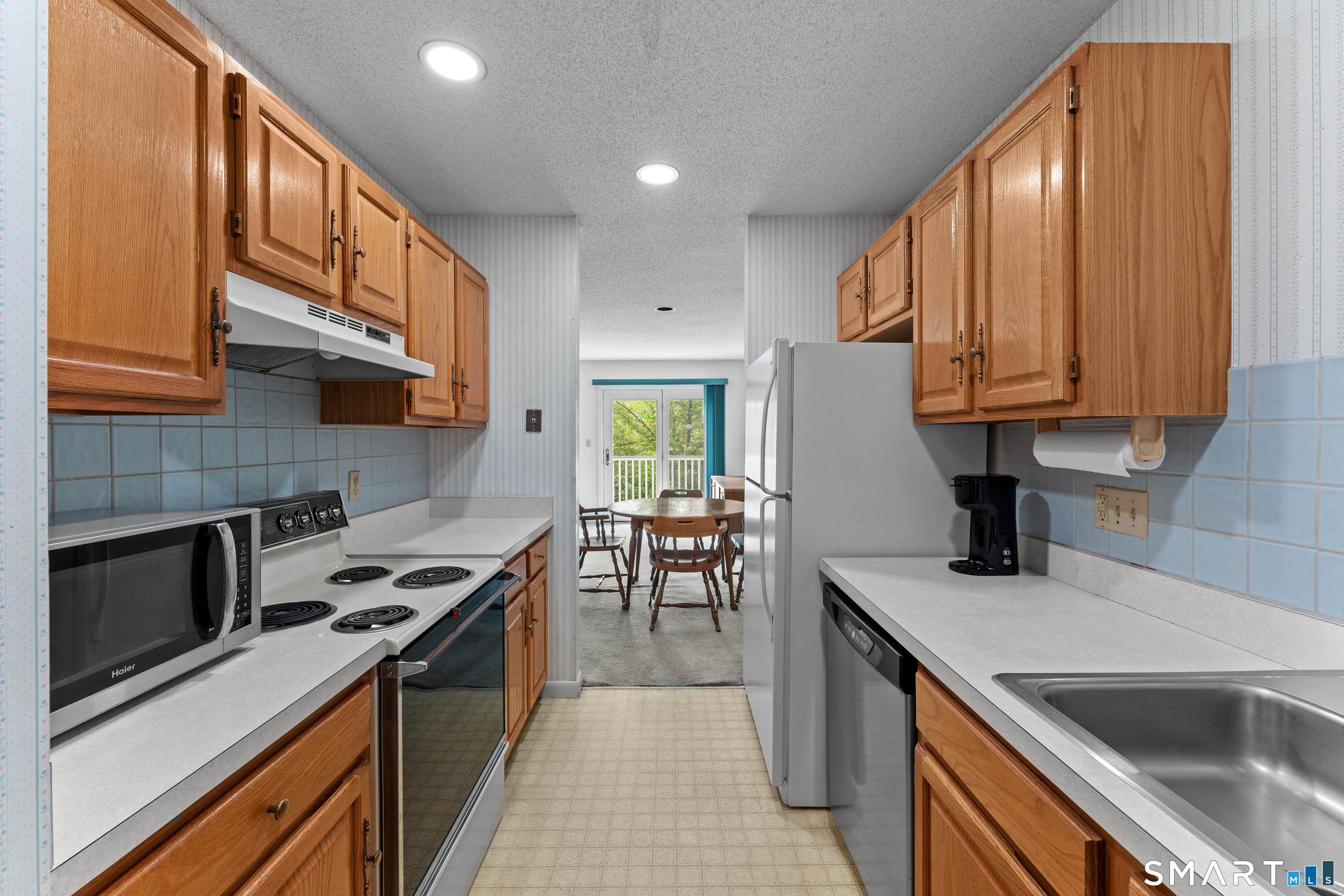 675 Newfield Street  Unit #9 photo 7