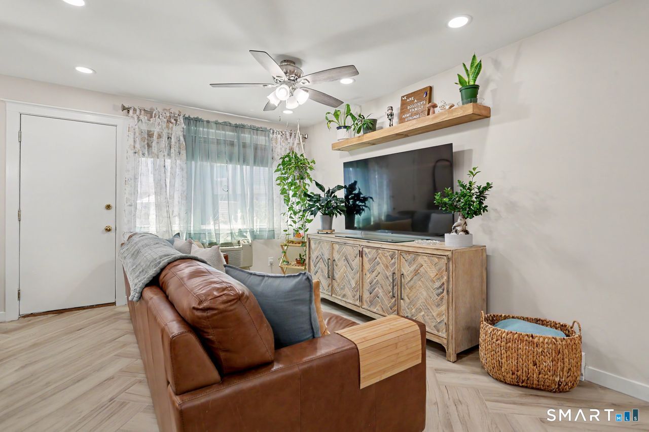 181 West Walk  Unit #181 photo 5