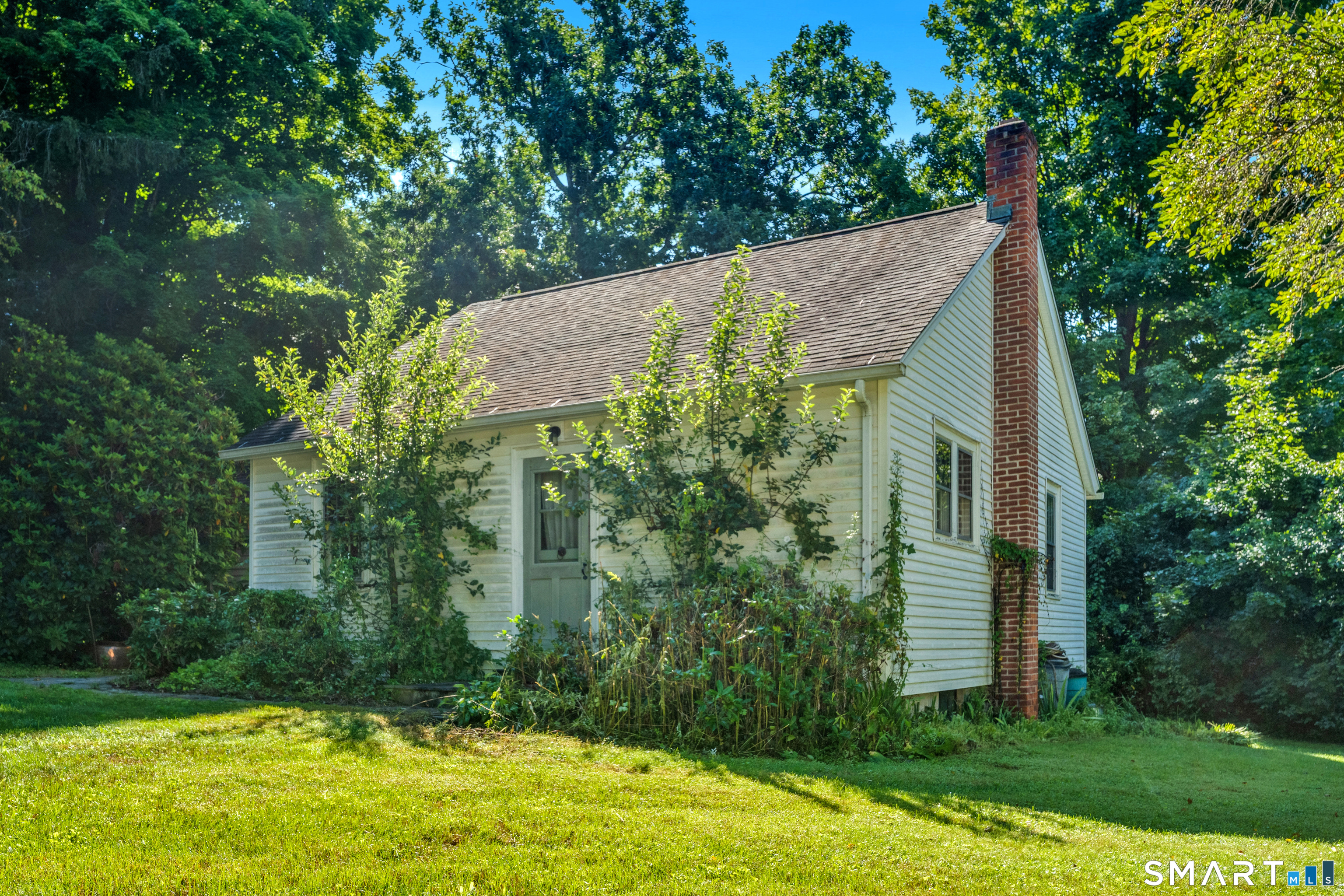 481 Main Street North photo 3