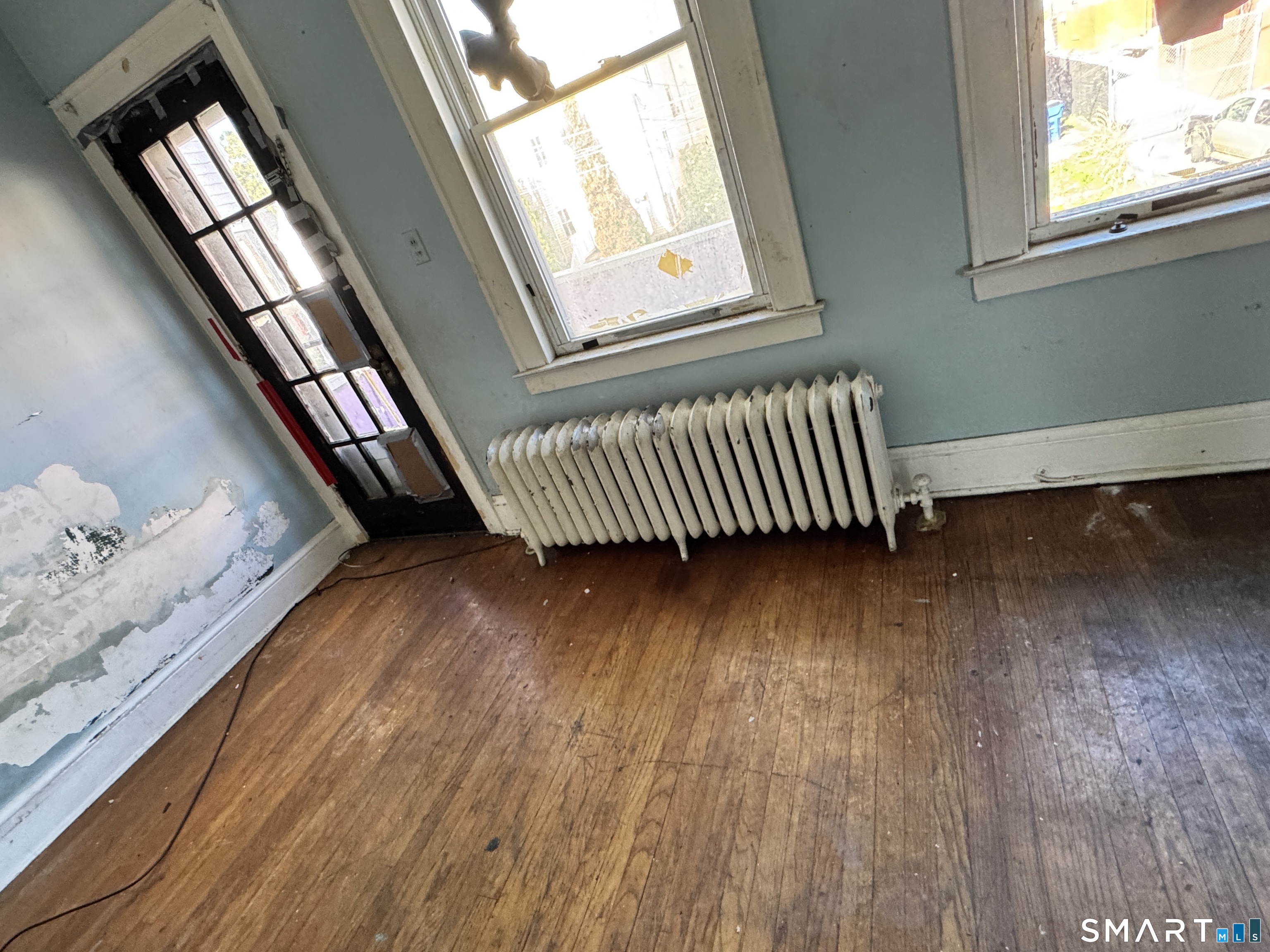 102 Rowe Avenue photo 6