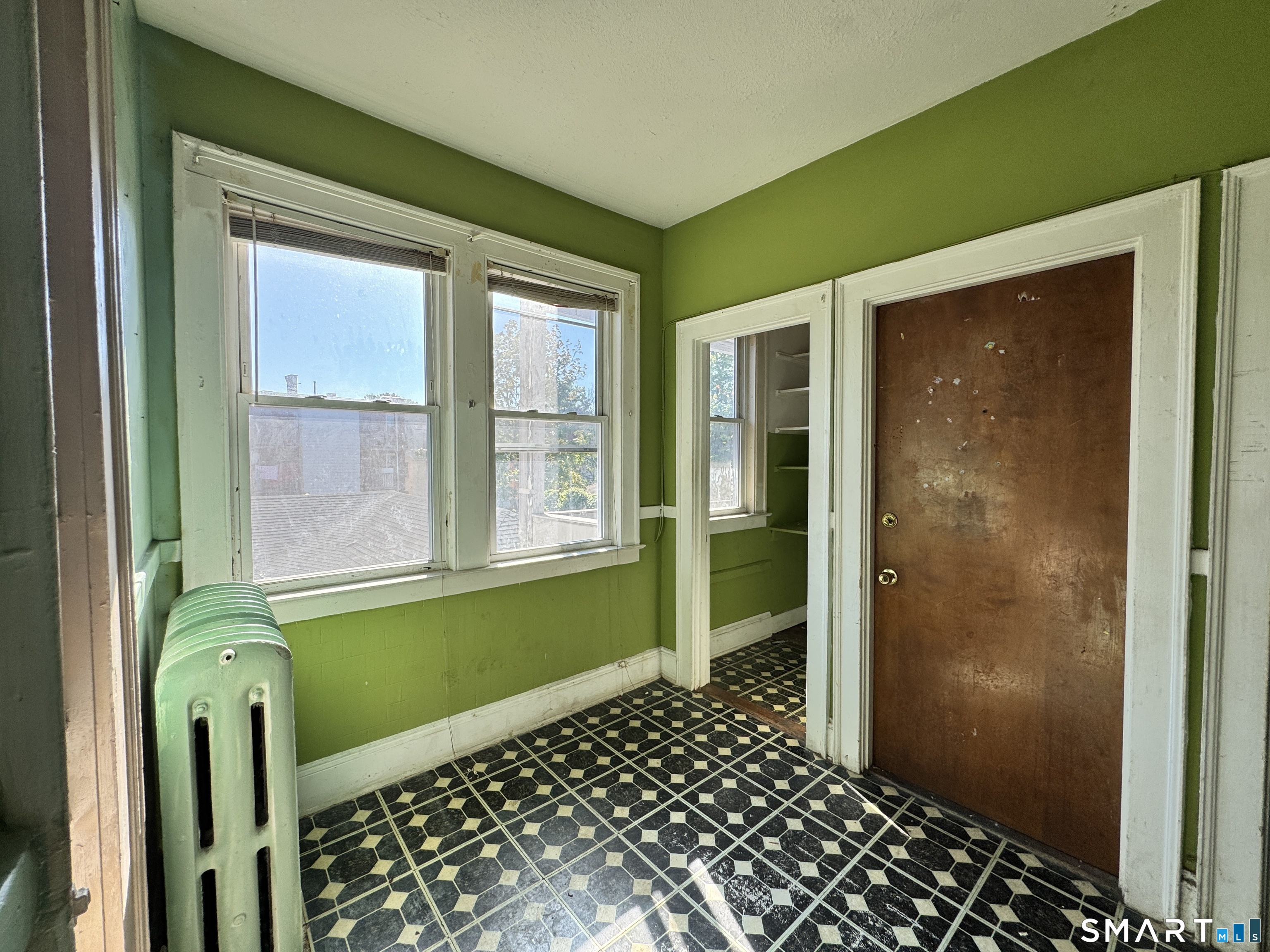 102 Rowe Avenue photo 9