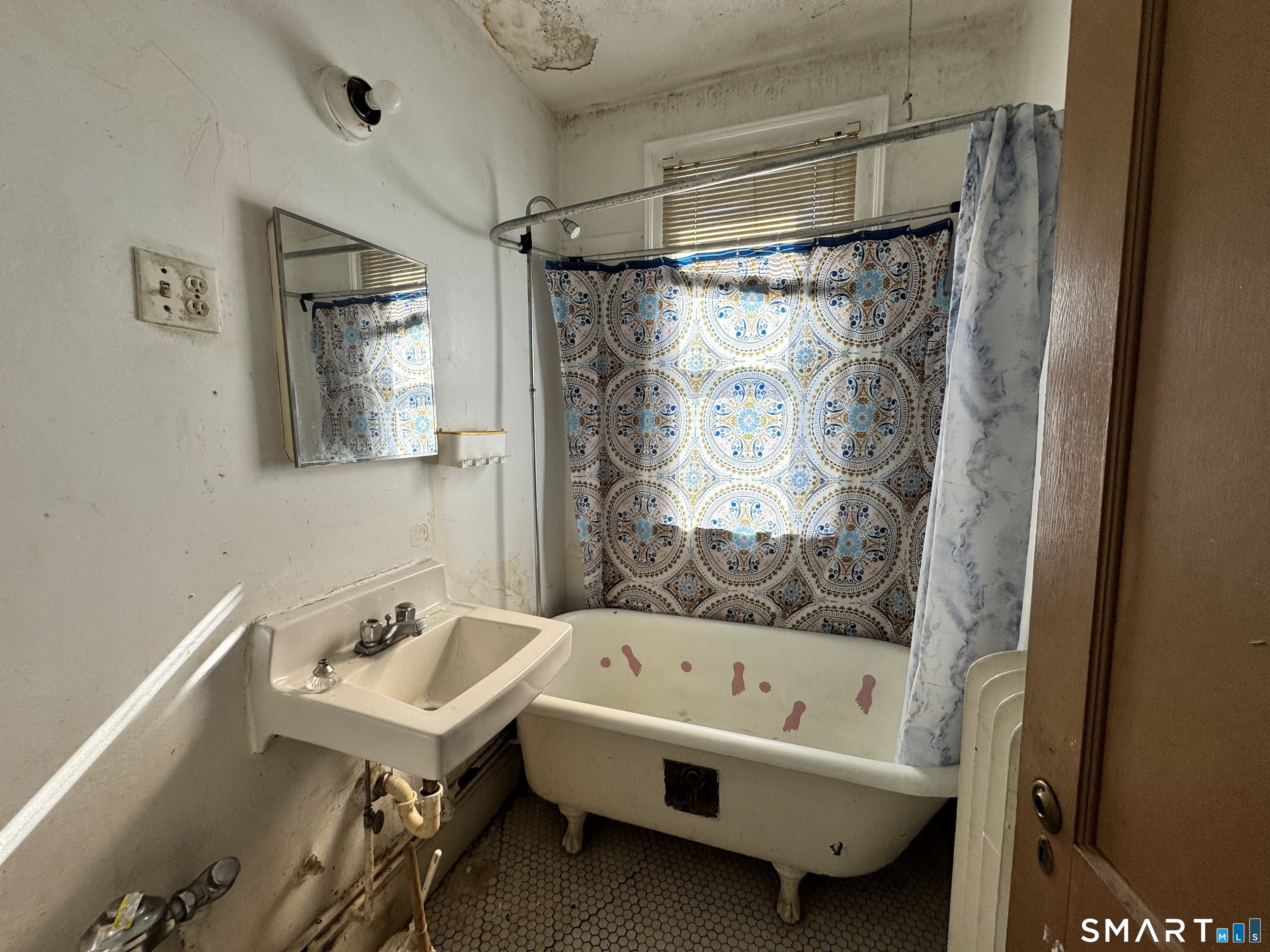 102 Rowe Avenue photo 17
