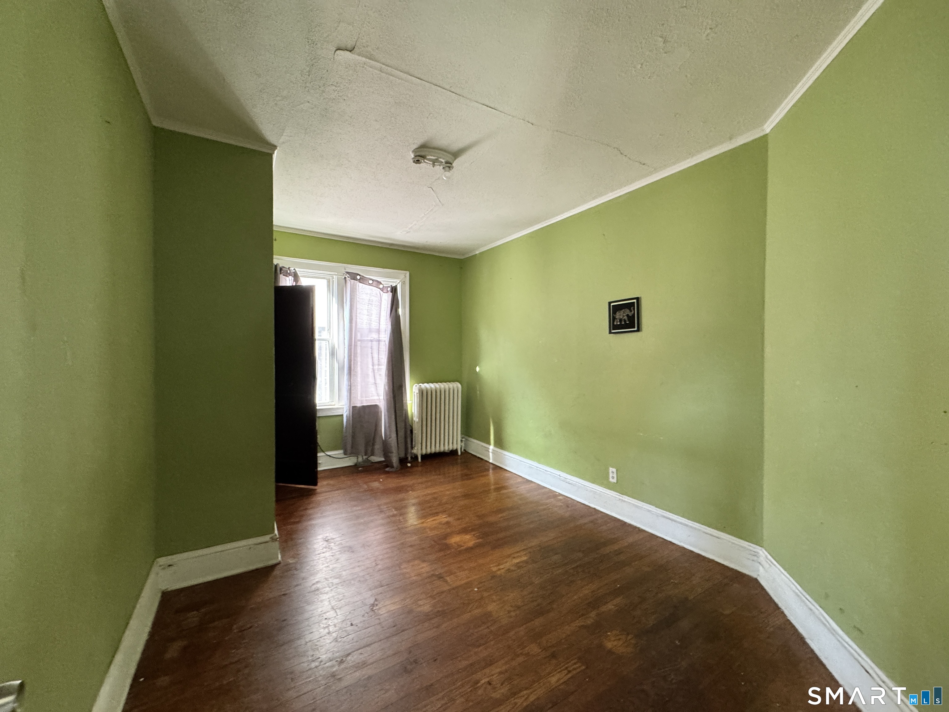 102 Rowe Avenue photo 5
