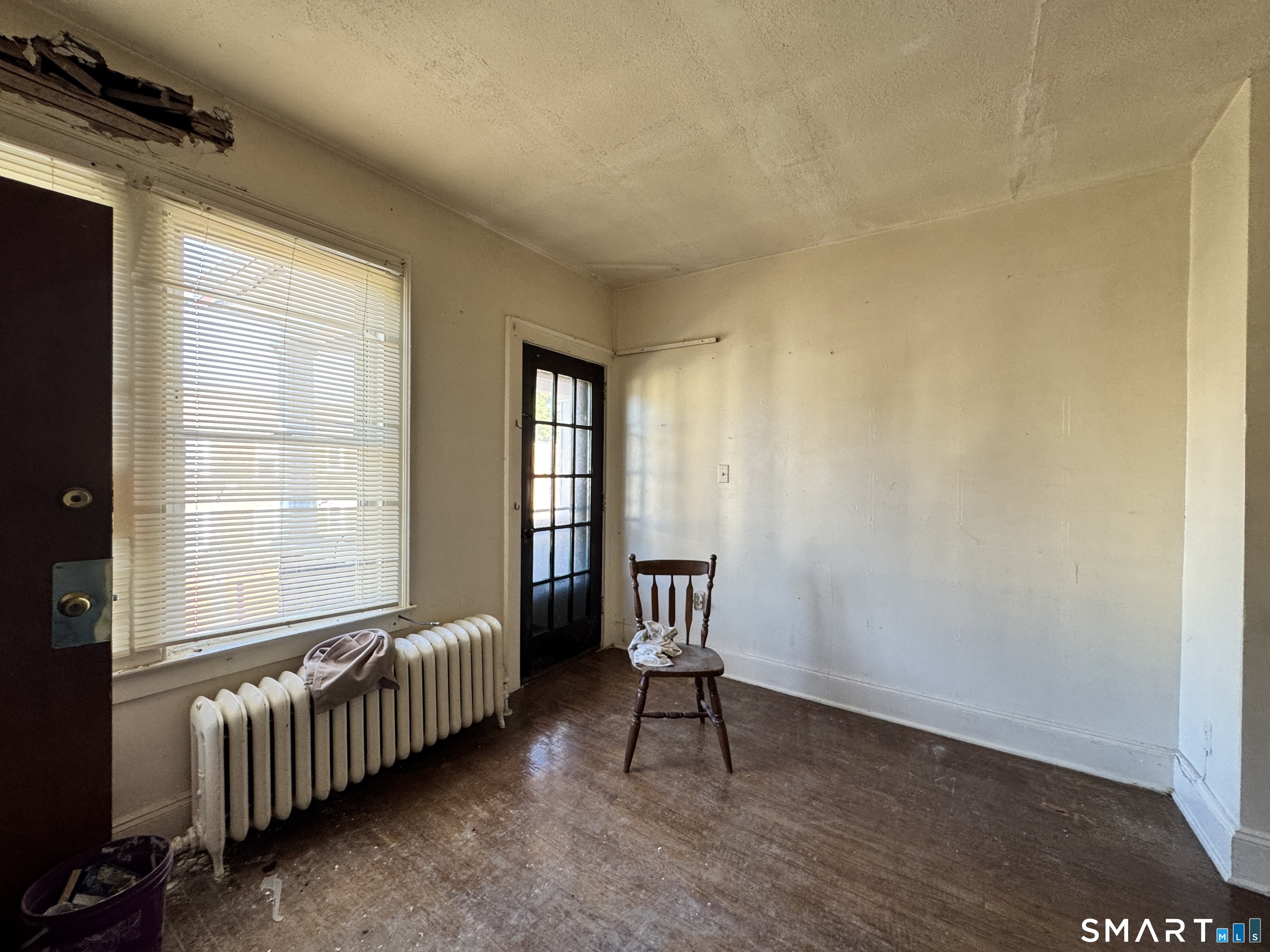 102 Rowe Avenue photo 6