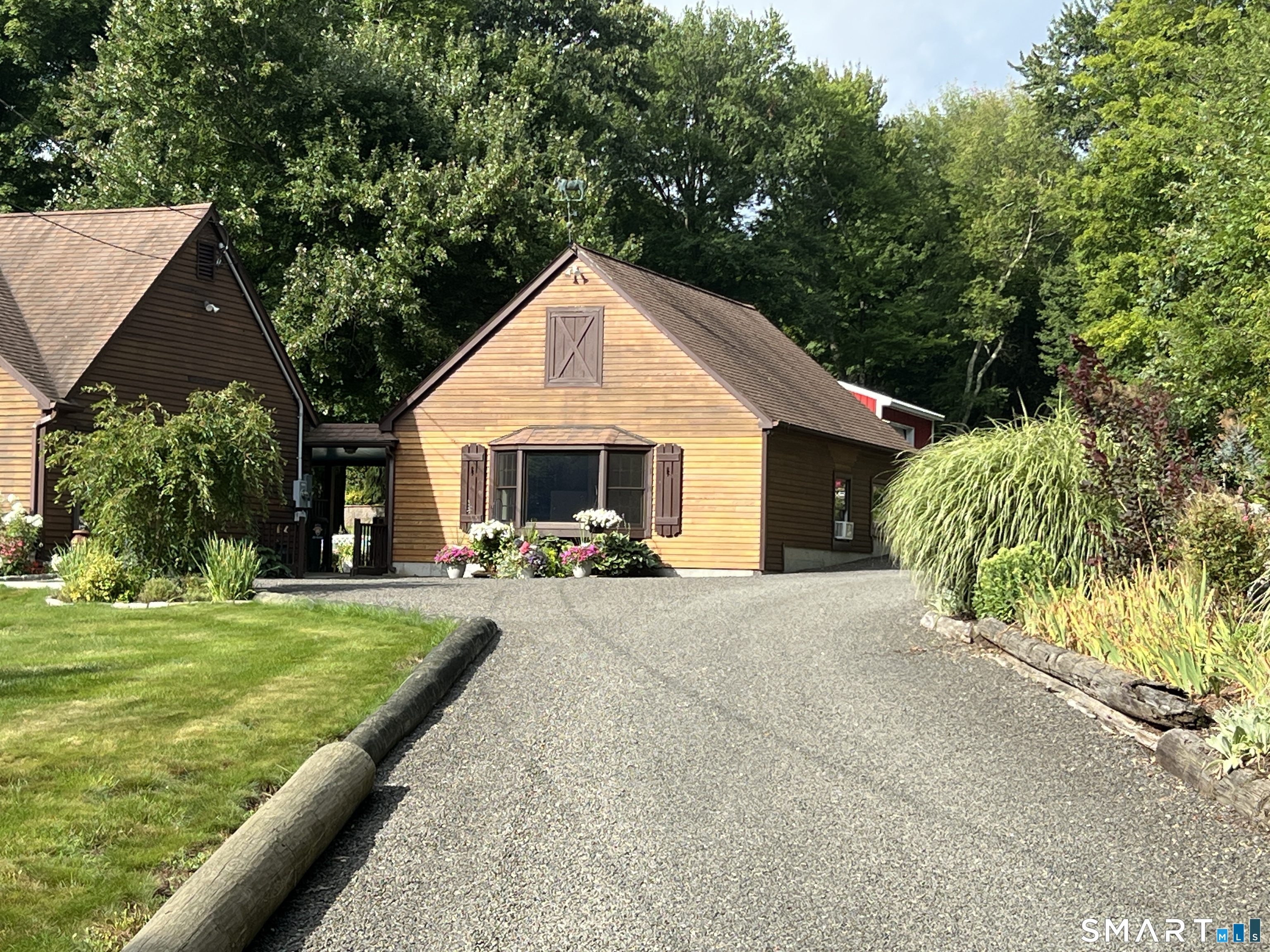 1 Twist Hill Lane photo 2