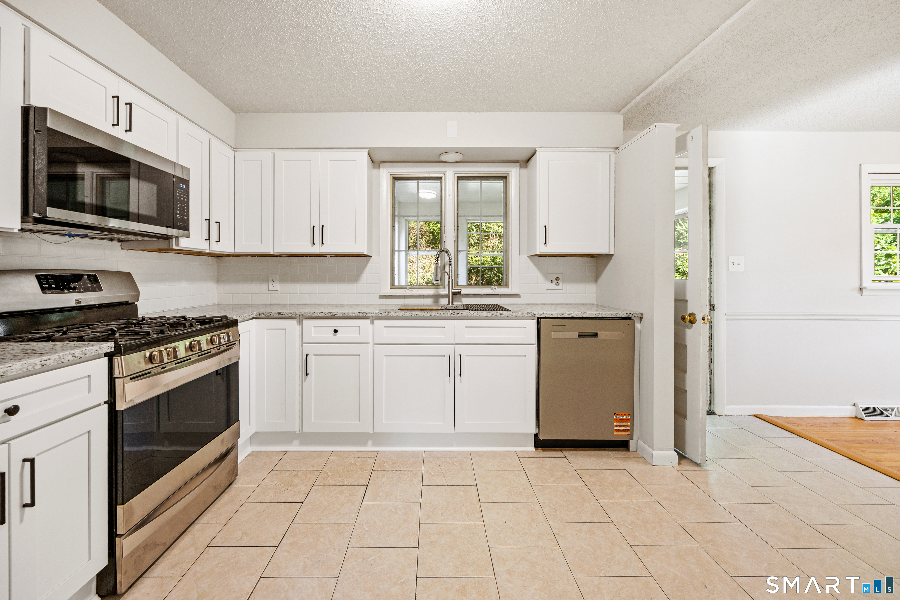 38 Joy Road photo 3