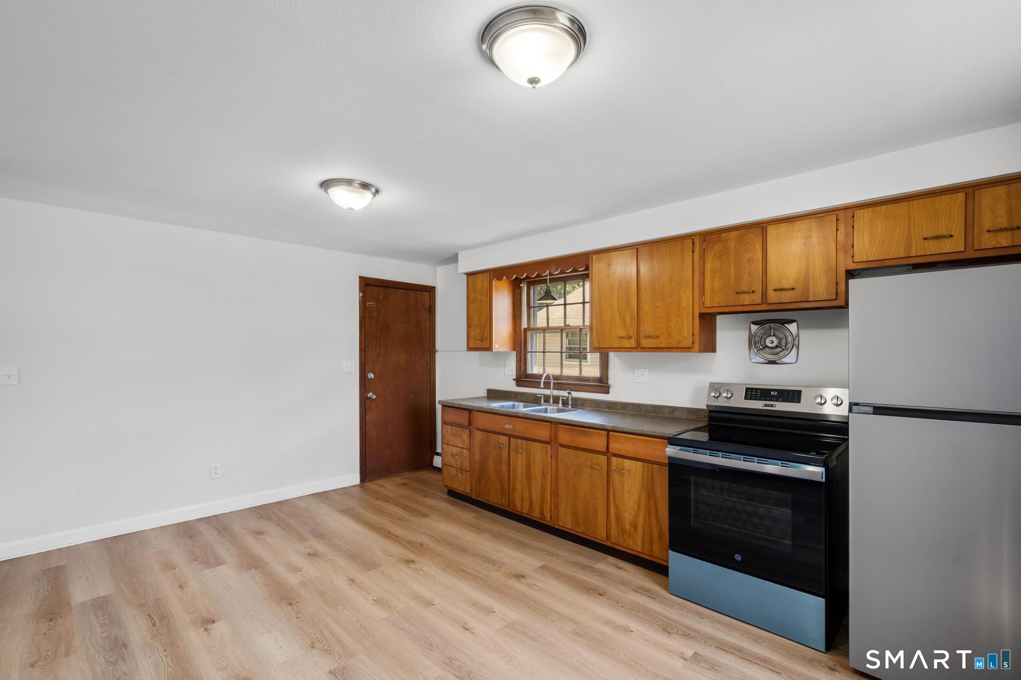 35 Glenwood Street photo 10