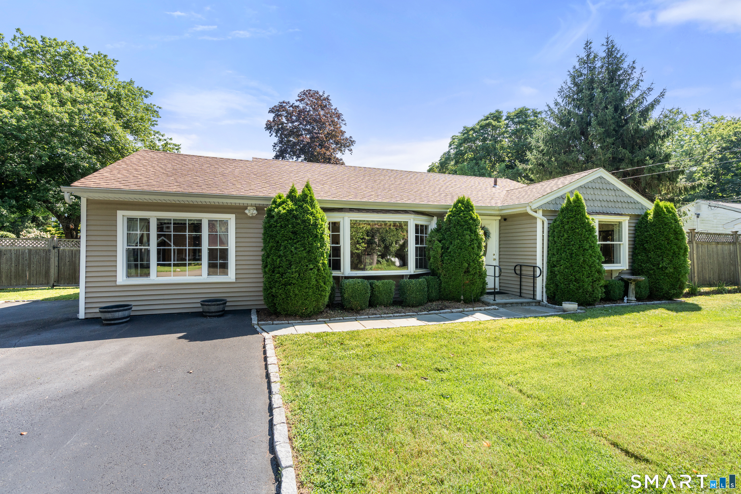 17 Winnipauk Drive, Norwalk, Connecticut photo 2