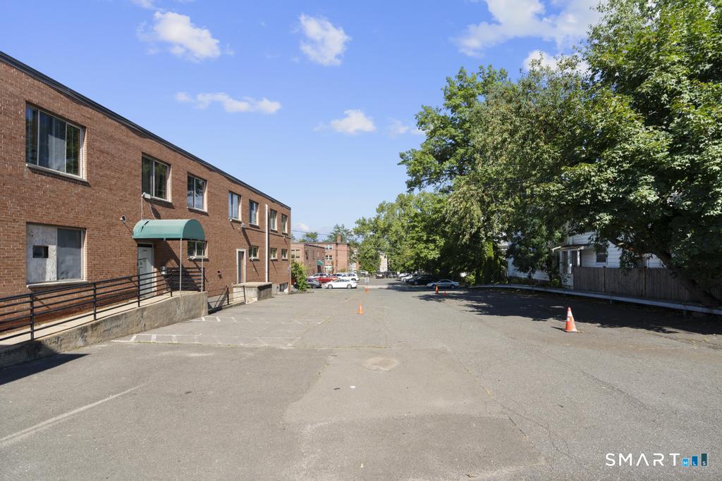 19th image of 621 Farmington Ave, Hartford, CT 06105 | MLS# 24197162