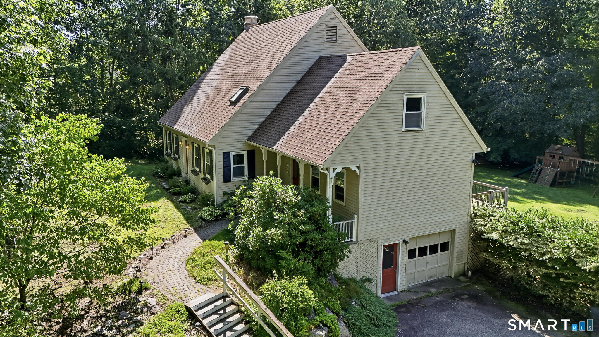 275 Norwich Avenue photo 3